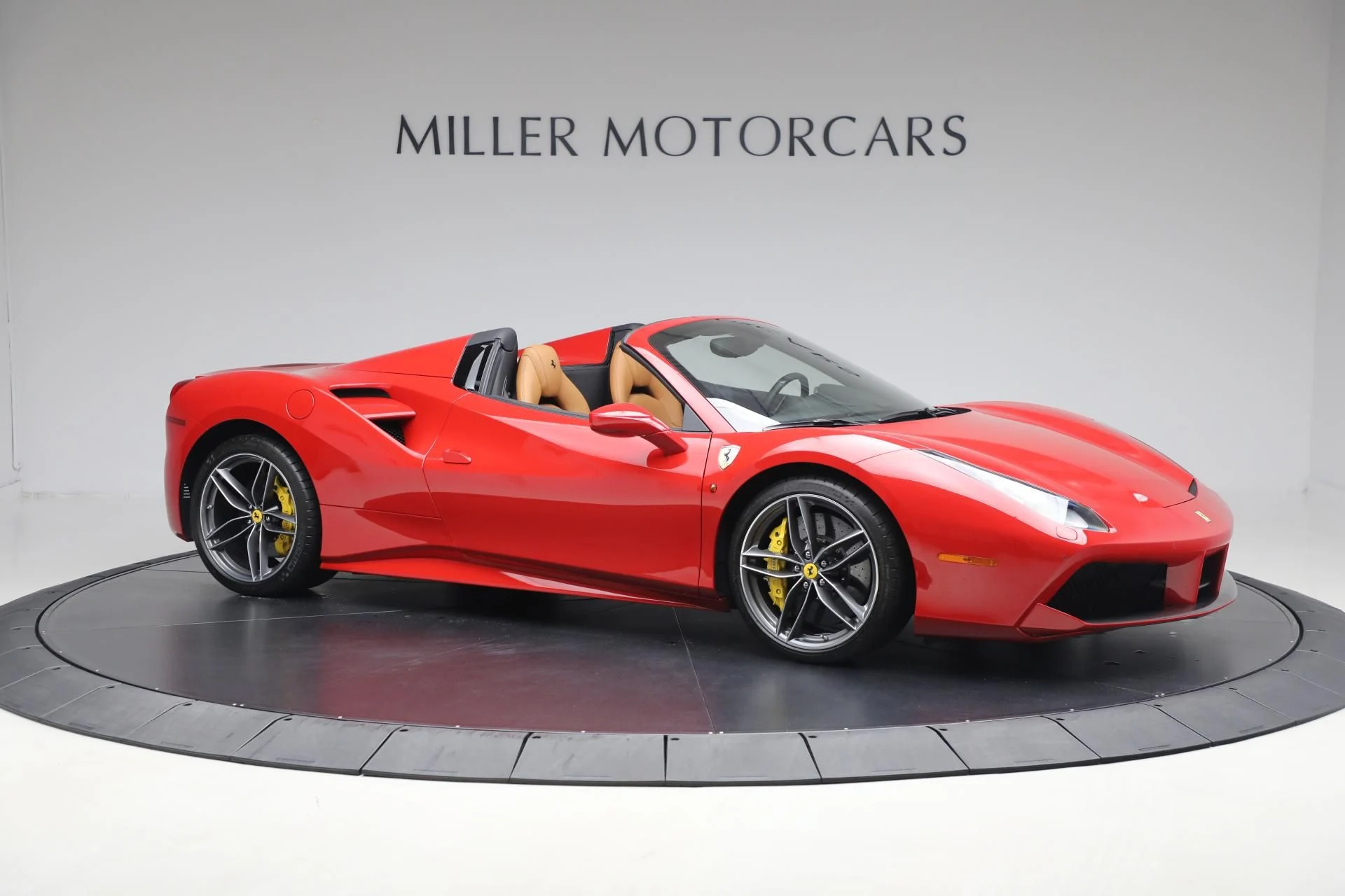 mph010_2811250341_Used_2018_Ferrari_488_Spider_357463545c