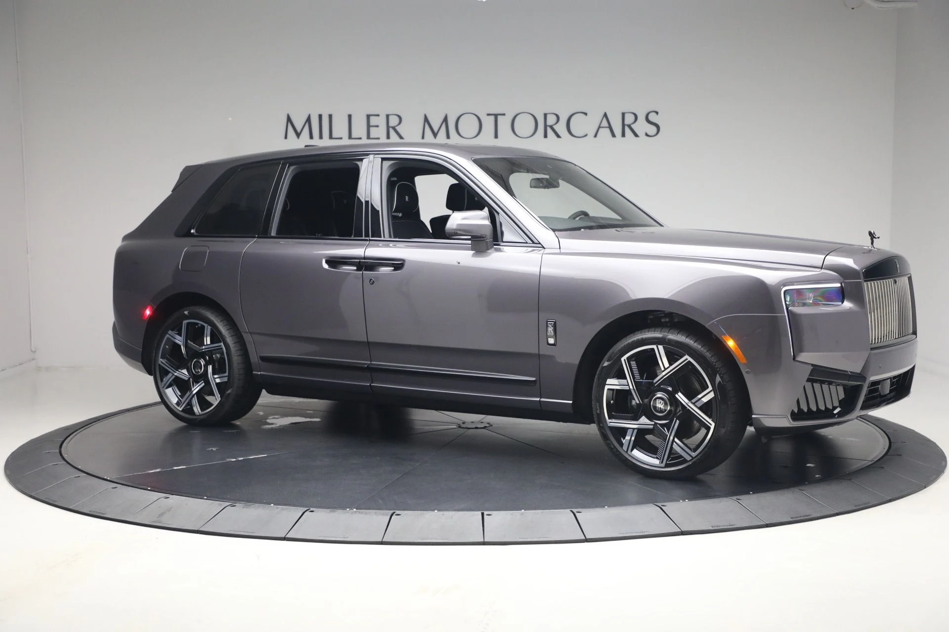 mph010_2816591666_New_2027_Rolls_Royce_Black_Badge_Cullinan_3fece37480