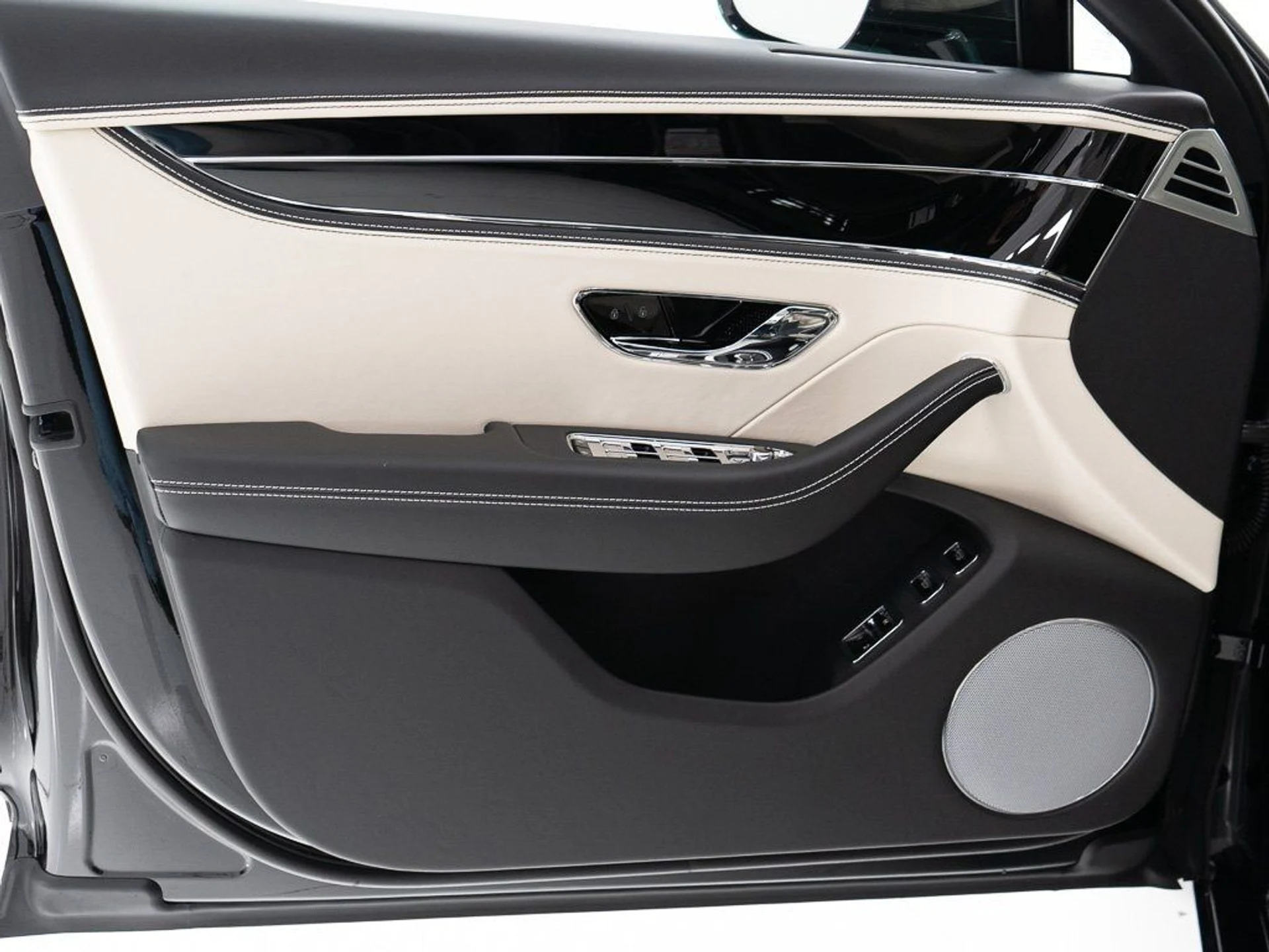 mph010_2826399895_09a146f8501f3d7498b962f108b3cc22_dca25ba1ef