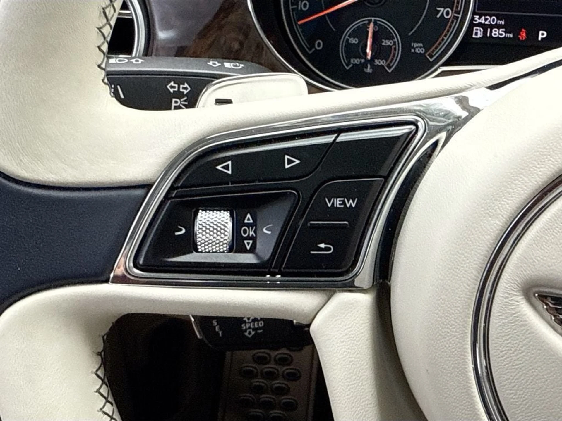 mph010_2828270033_used_2018_bentley_bentayga_8119_23013239_11_1024_9380d715ba