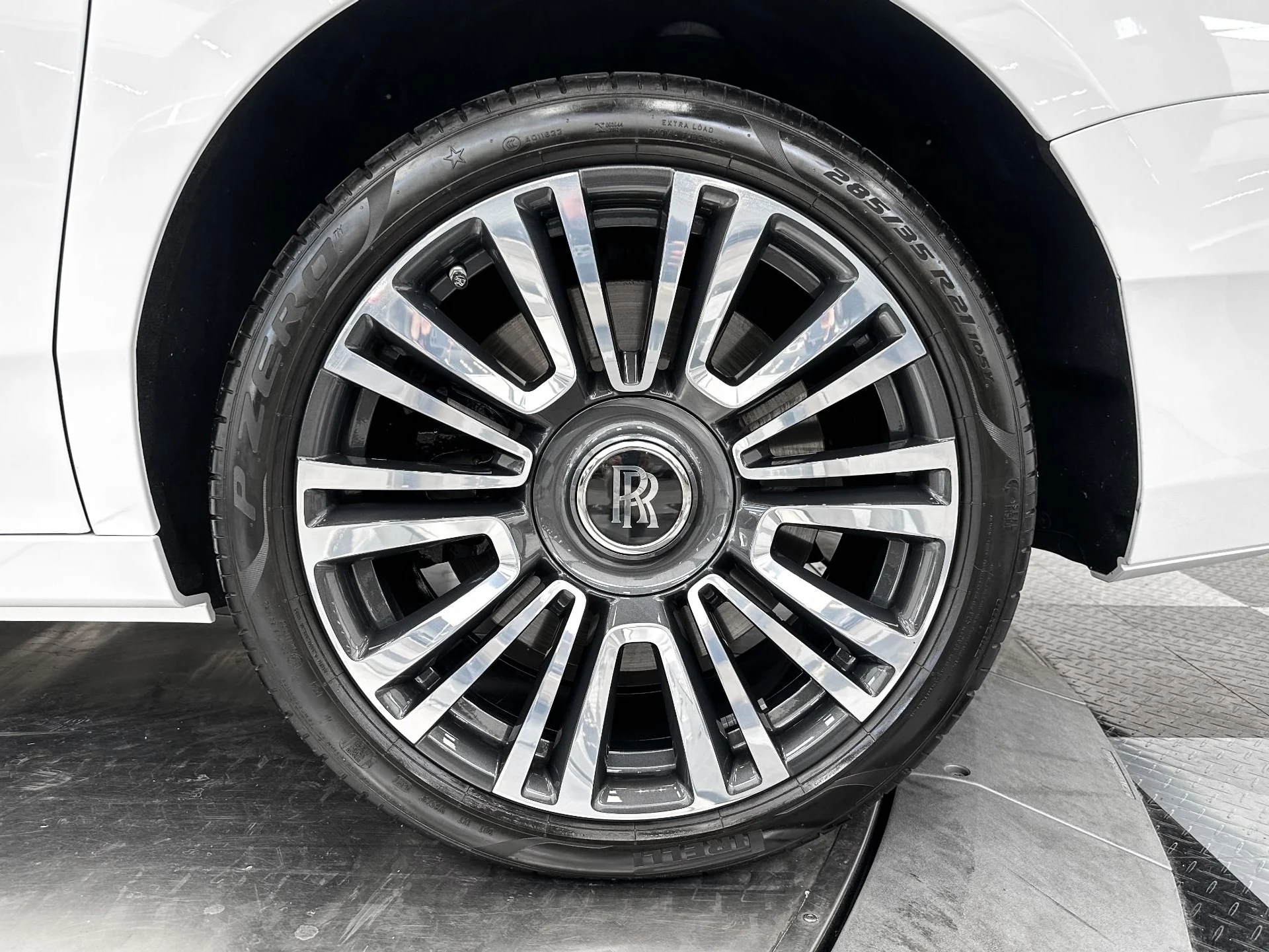 mph010_2830342613_Used_2021_Rolls_Royce_Ghost_The_GHOST_Package_Bespoke_Audio_Rear_Seat_Entertainment_1772048409_f369b19e9a