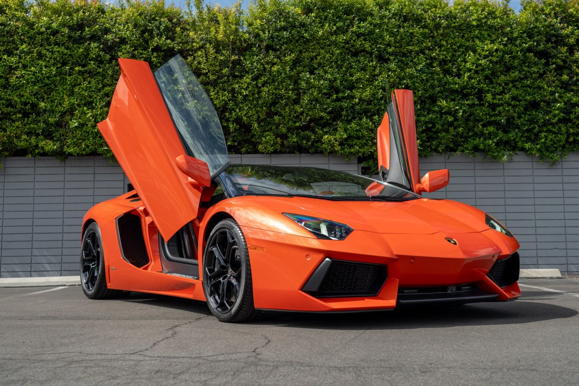 mph010_2831571482_Used_2014_Lamborghini_Aventador_LP_700_4_1760049910_a118a48f32