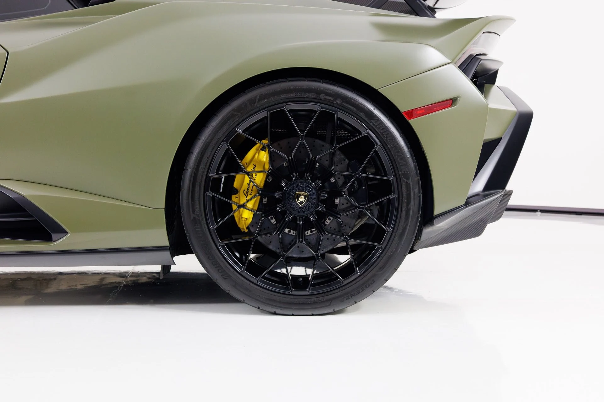 mph010_2837569153_Used_2022_Lamborghini_Huracan_STO_1770056252_c33747e335