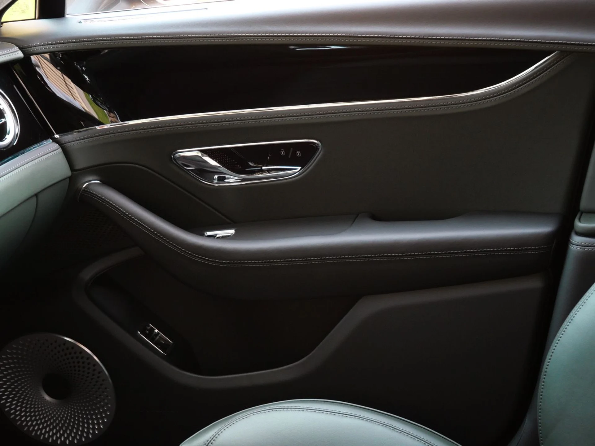 mph010_284006751_a2db9b87bb92bfbb666090549f25136bx_20b221c45c