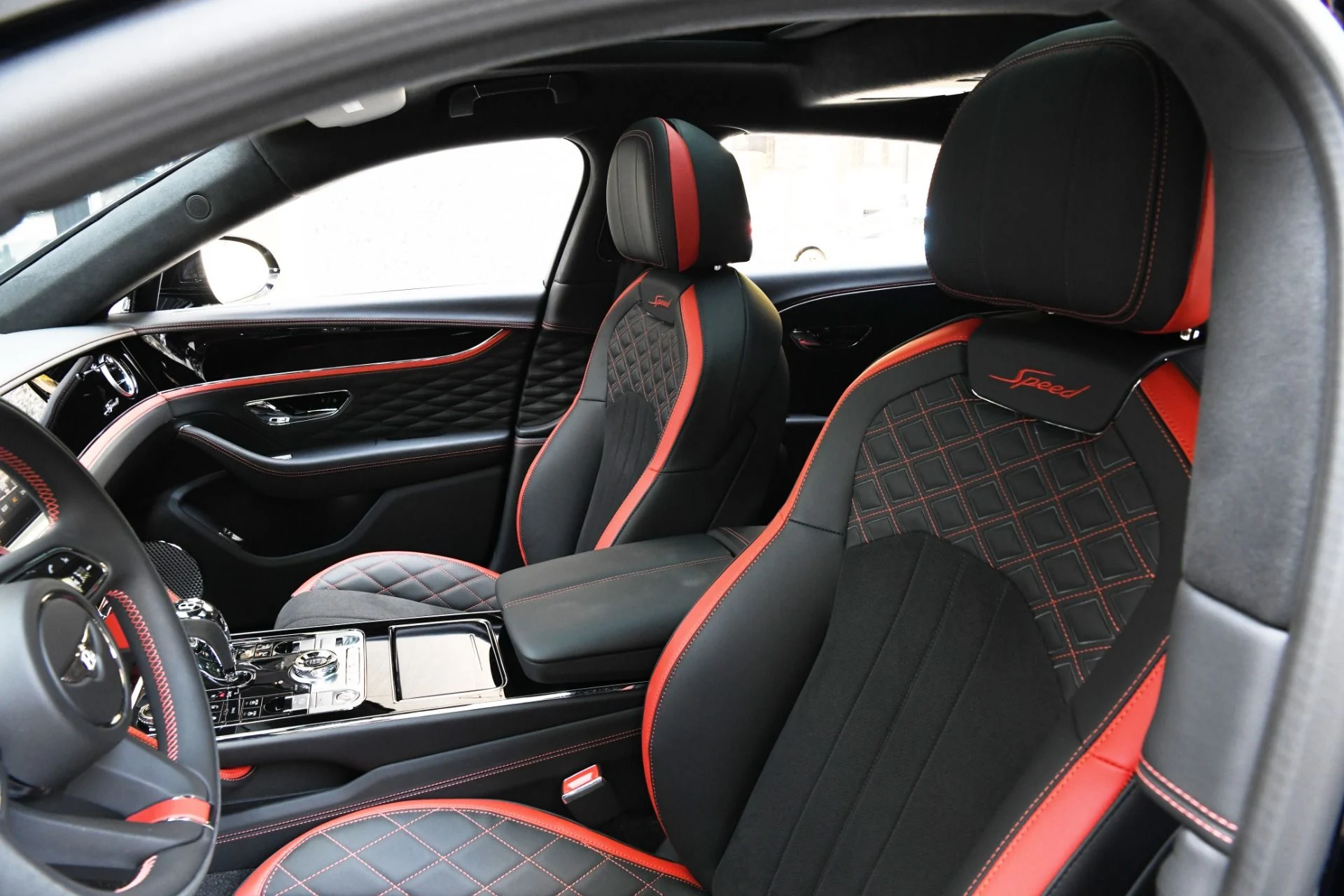 mph010_2840992219_Used_2024_Bentley_Flying_Spur_Speed_1751398466_19dcb4d1cf