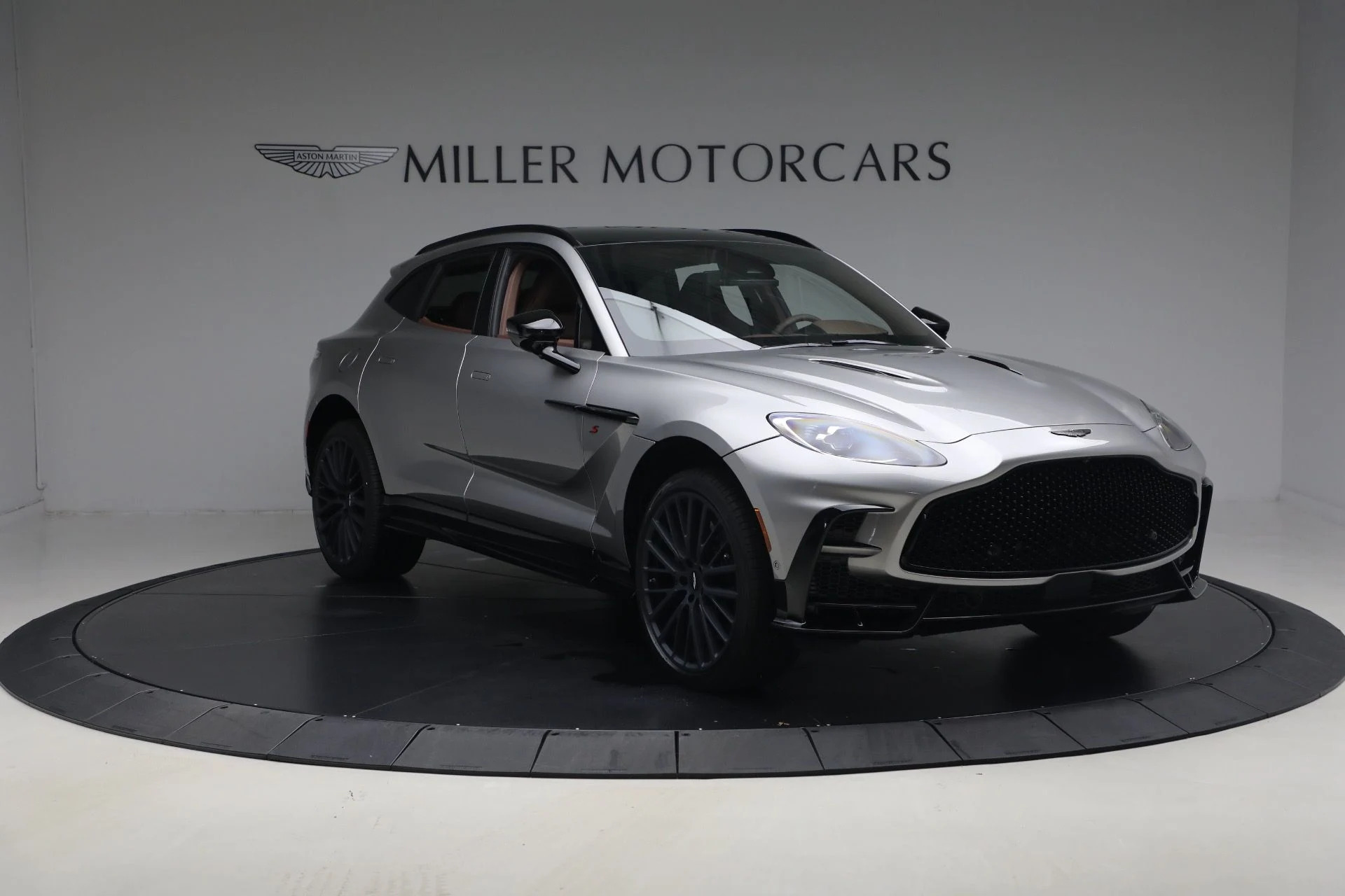 mph010_2855395475_New_2026_Aston_Martin_DBX_S_1765053271_d5288de550