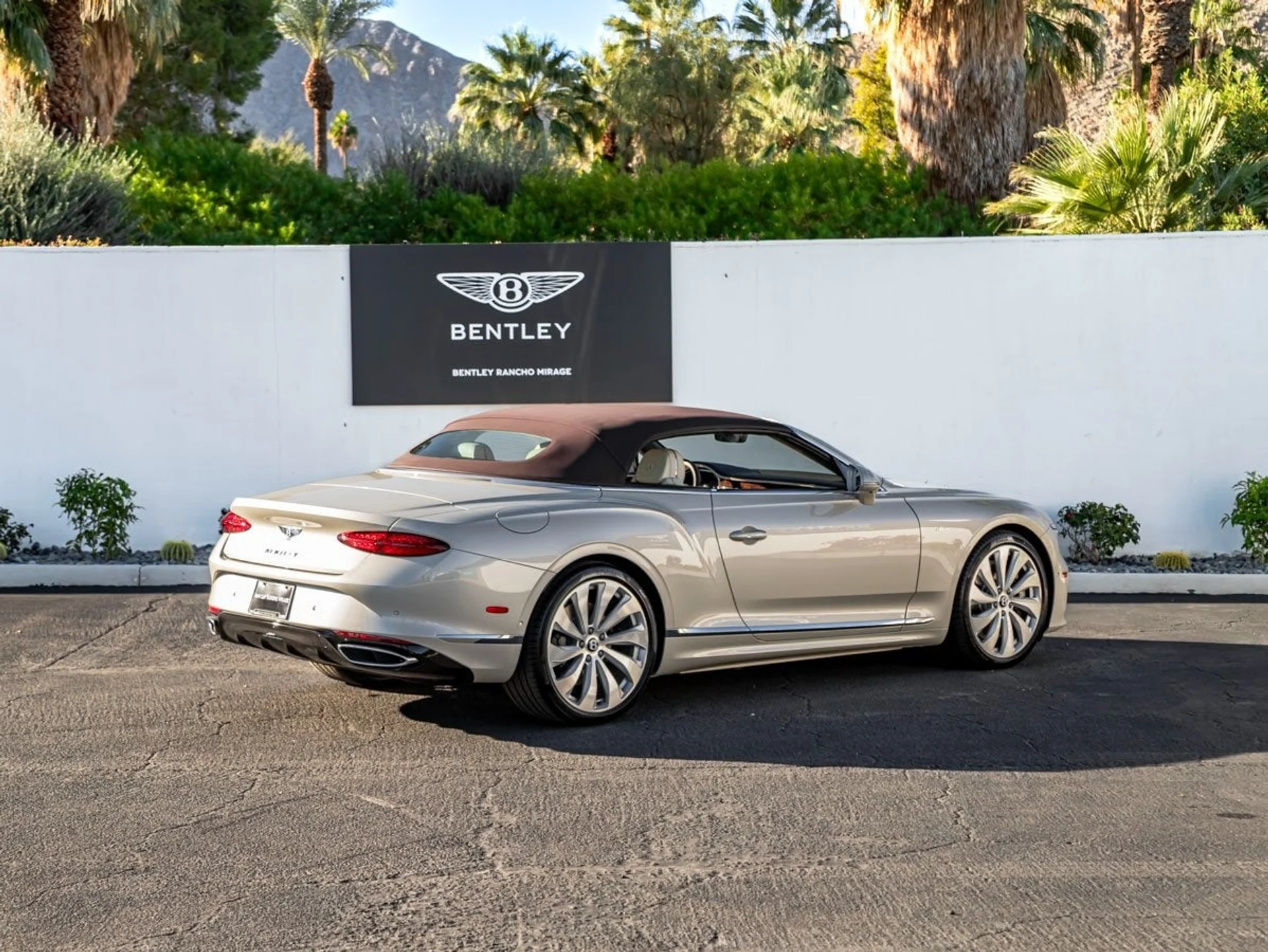 mph010_2855937206_11_d767458fde