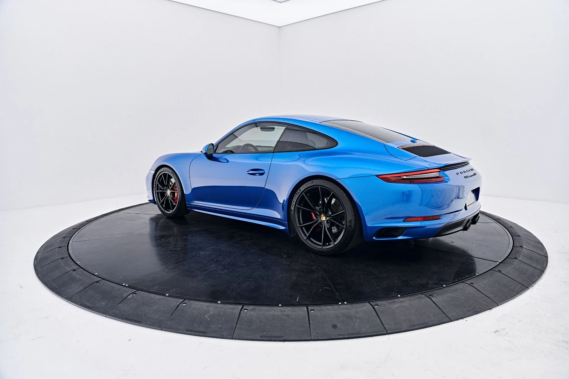 mph010_2856593689_Used_2017_Porsche_911_Carrera_GTS_1791853968_f0fde26f8b