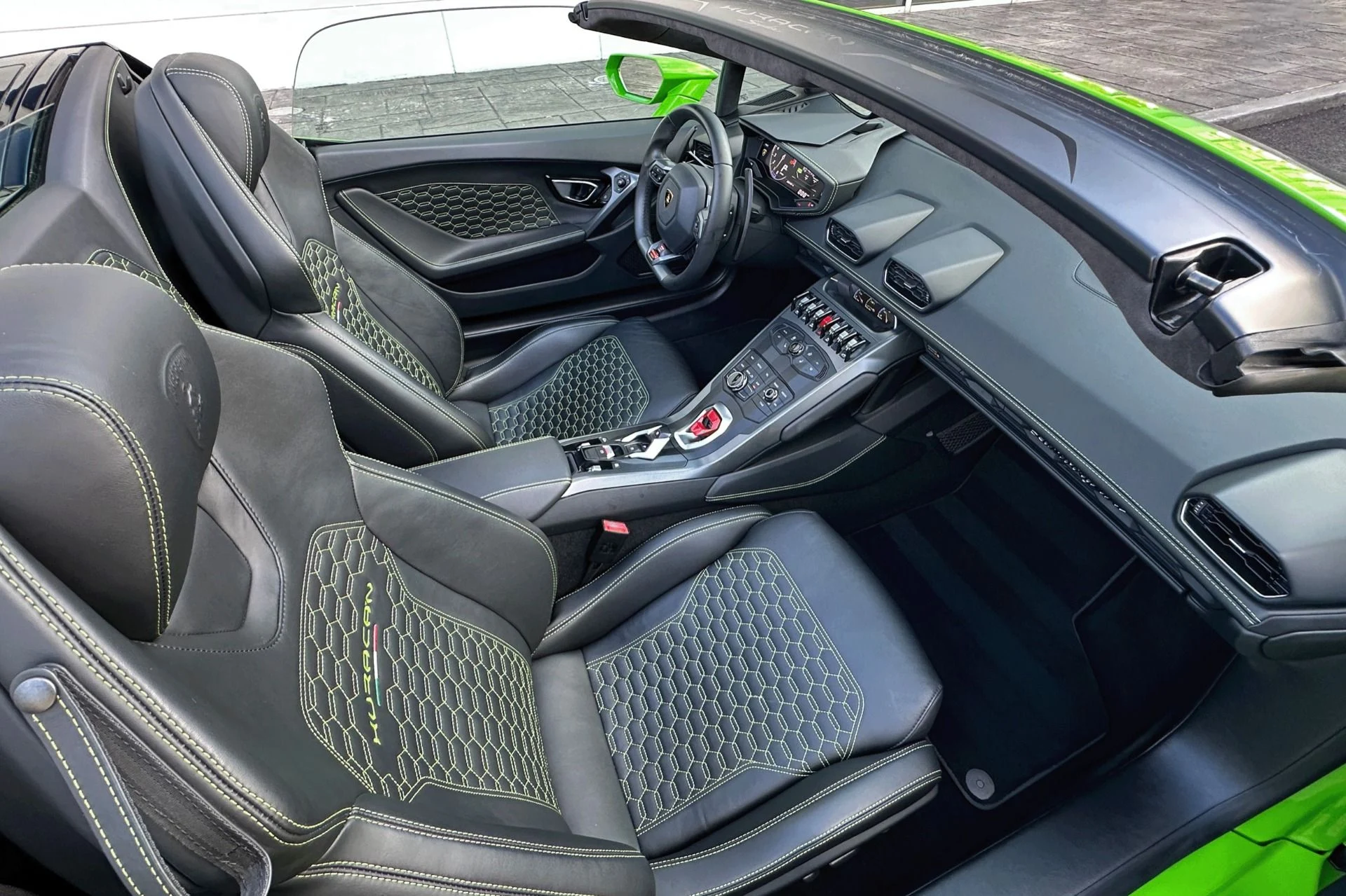 mph010_2858659529_Used_2017_Lamborghini_Huracan_RWD_Spyder_1761220667_c75645c5be