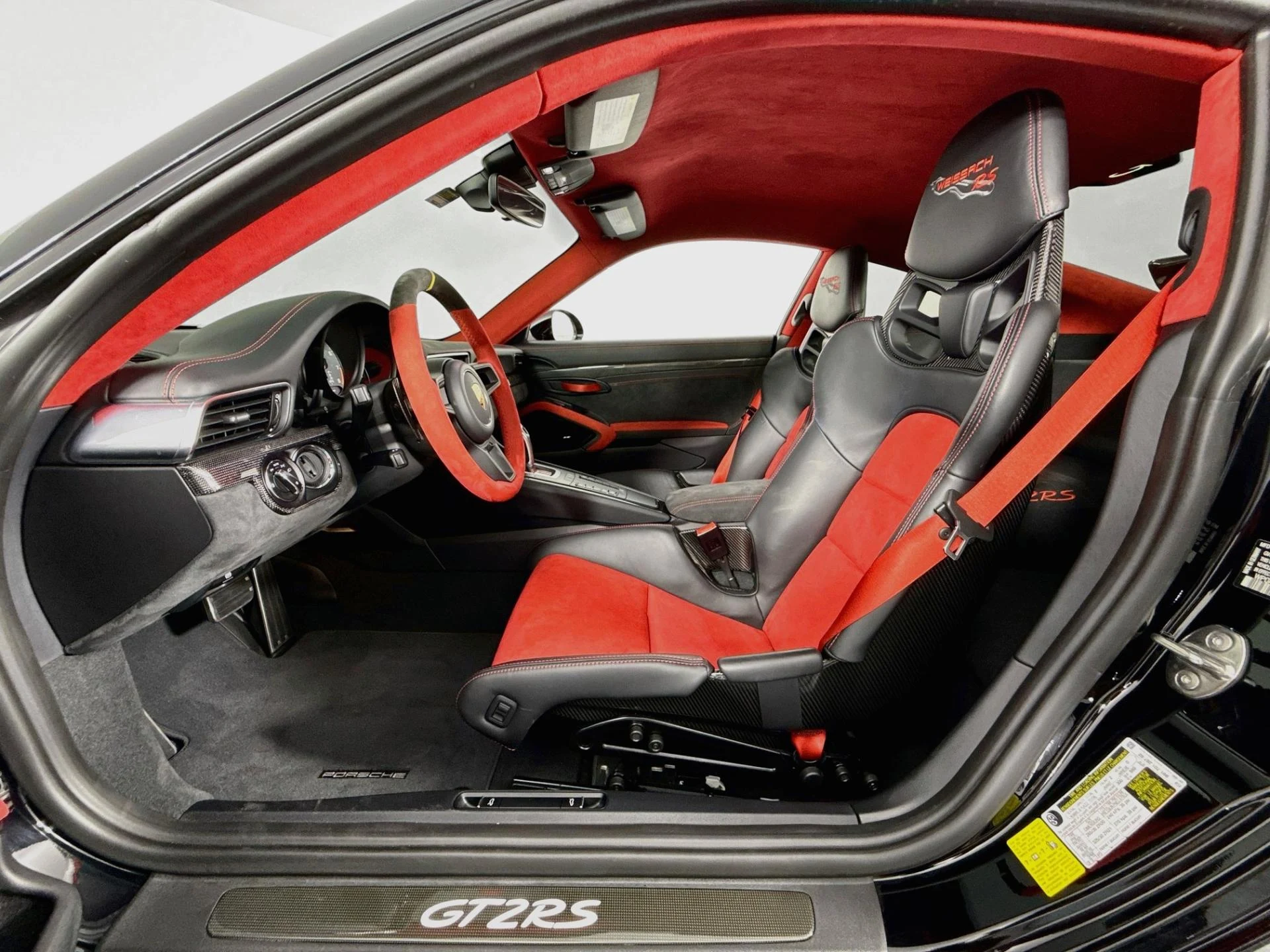 mph010_2868154639_Used_2018_Porsche_911_GT_2_RS_1785886147_01c0d323f1
