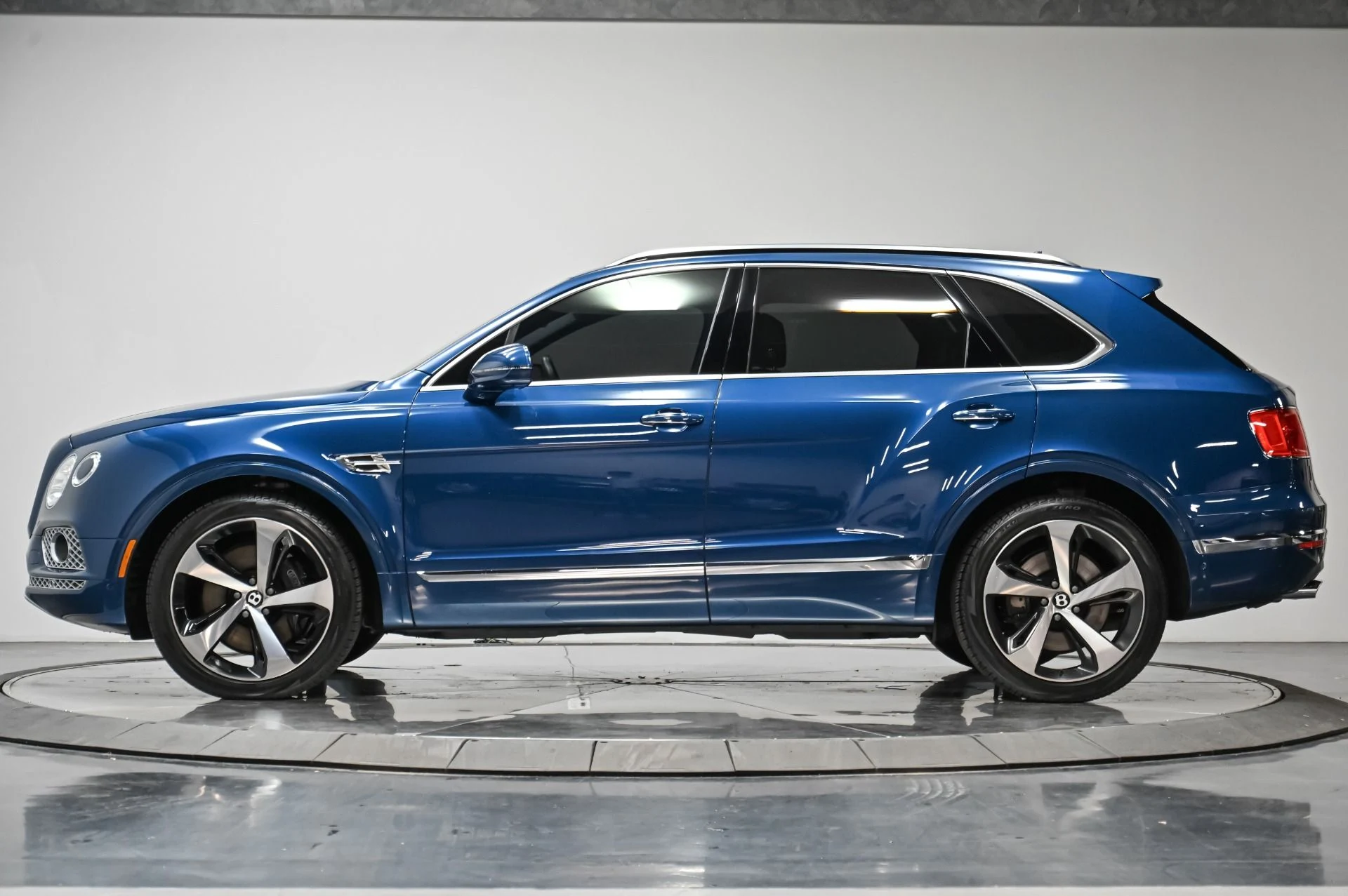 mph010_2872660378_Used_2018_Bentley_Bentayga_W12_1758835166_a55af85af8