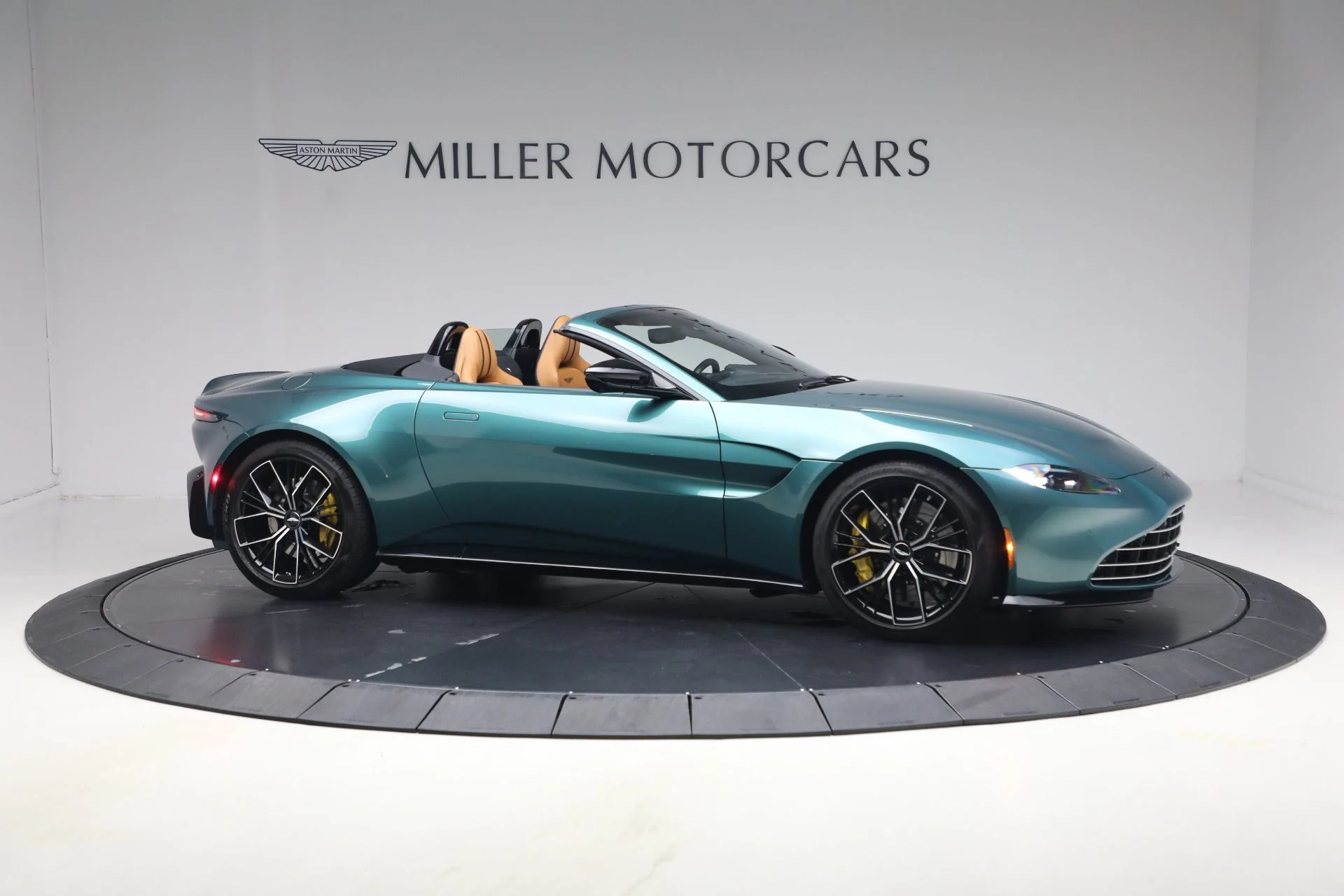 mph010_287535209_Used_2023_Aston_Martin_Vantage_V8_1791917155_a6775bb2ba