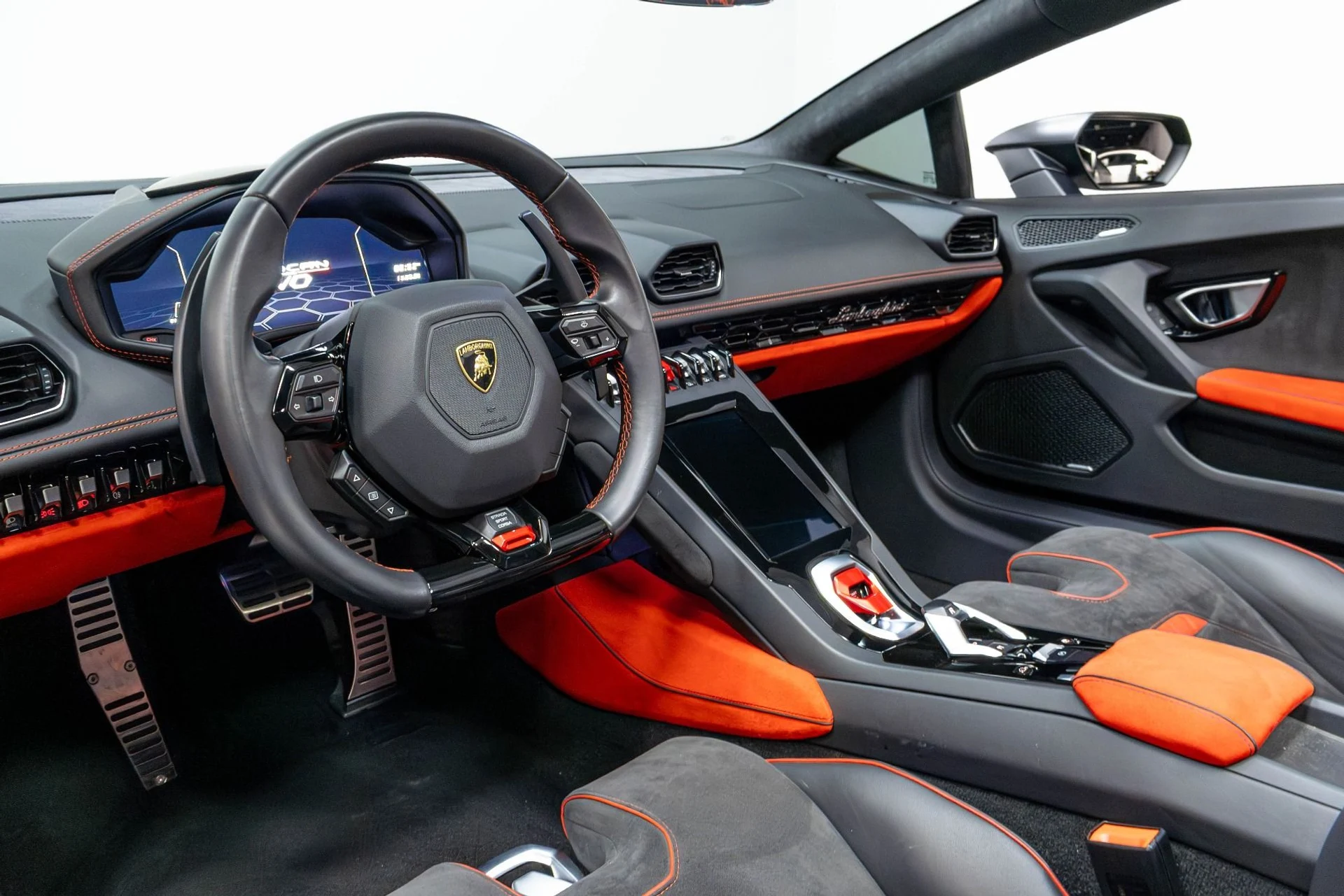mph010_2884125924_Used_2021_Lamborghini_Huracan_EVO_EVO_Spyder_1780949077_47c3457f49