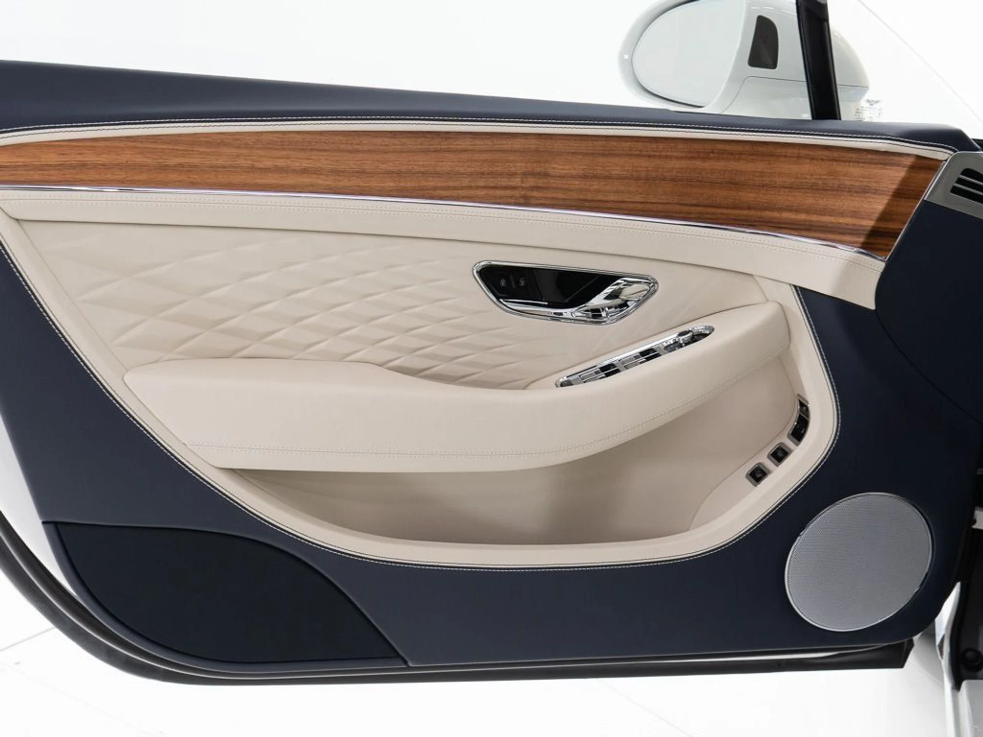 mph010_2884374386_2bb8779c962221ee2a4a785dad4e2ee2_8f12c17614