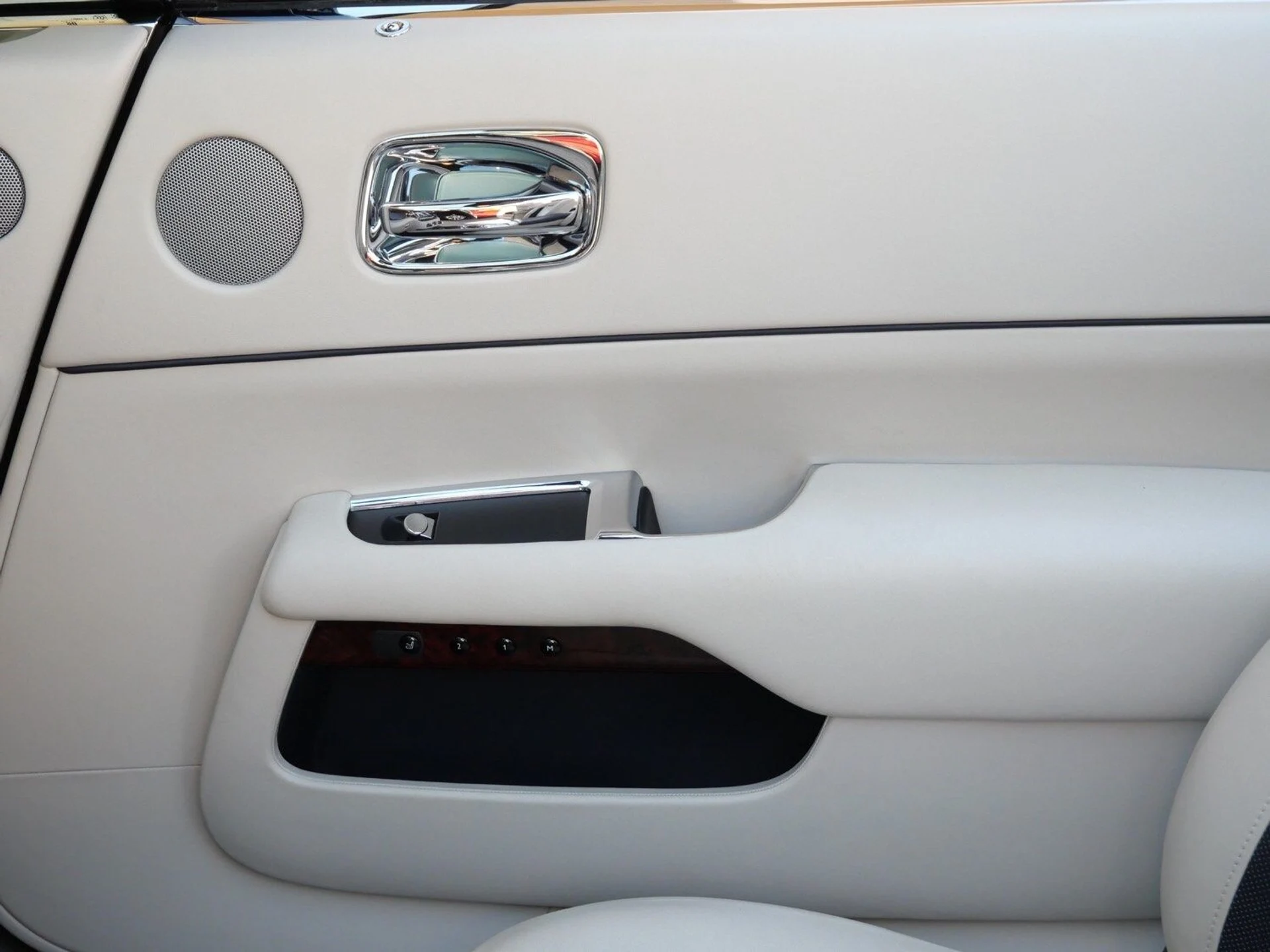 mph010_2885044579_44353270a64bfe897d468e5a952a7e7cx_53e179c4ca