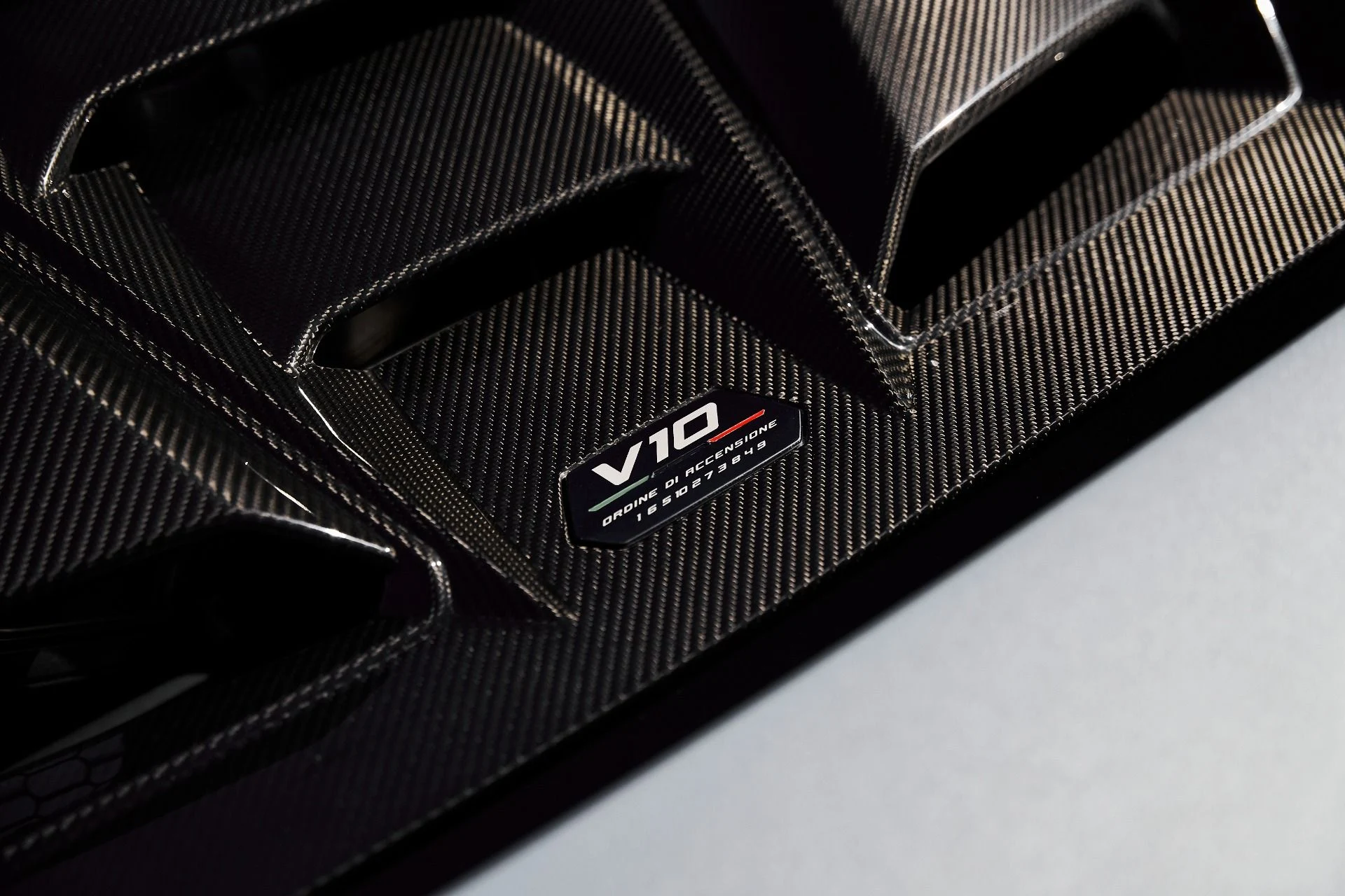 mph010_2896536460_Used_2023_Lamborghini_Huracan_Tecnica_Base_1777013654_4362fa8e47