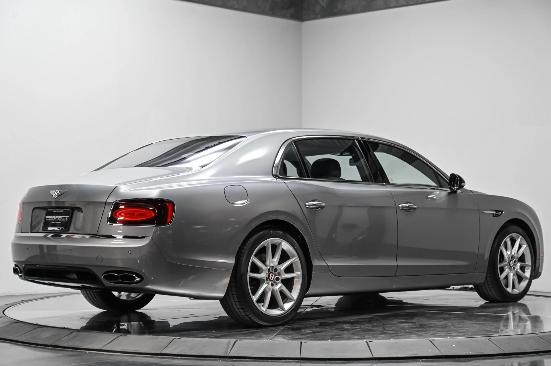 mph010_289911551_Used_2018_Bentley_Flying_Spur_V8_S_1754506017_d6e4863867