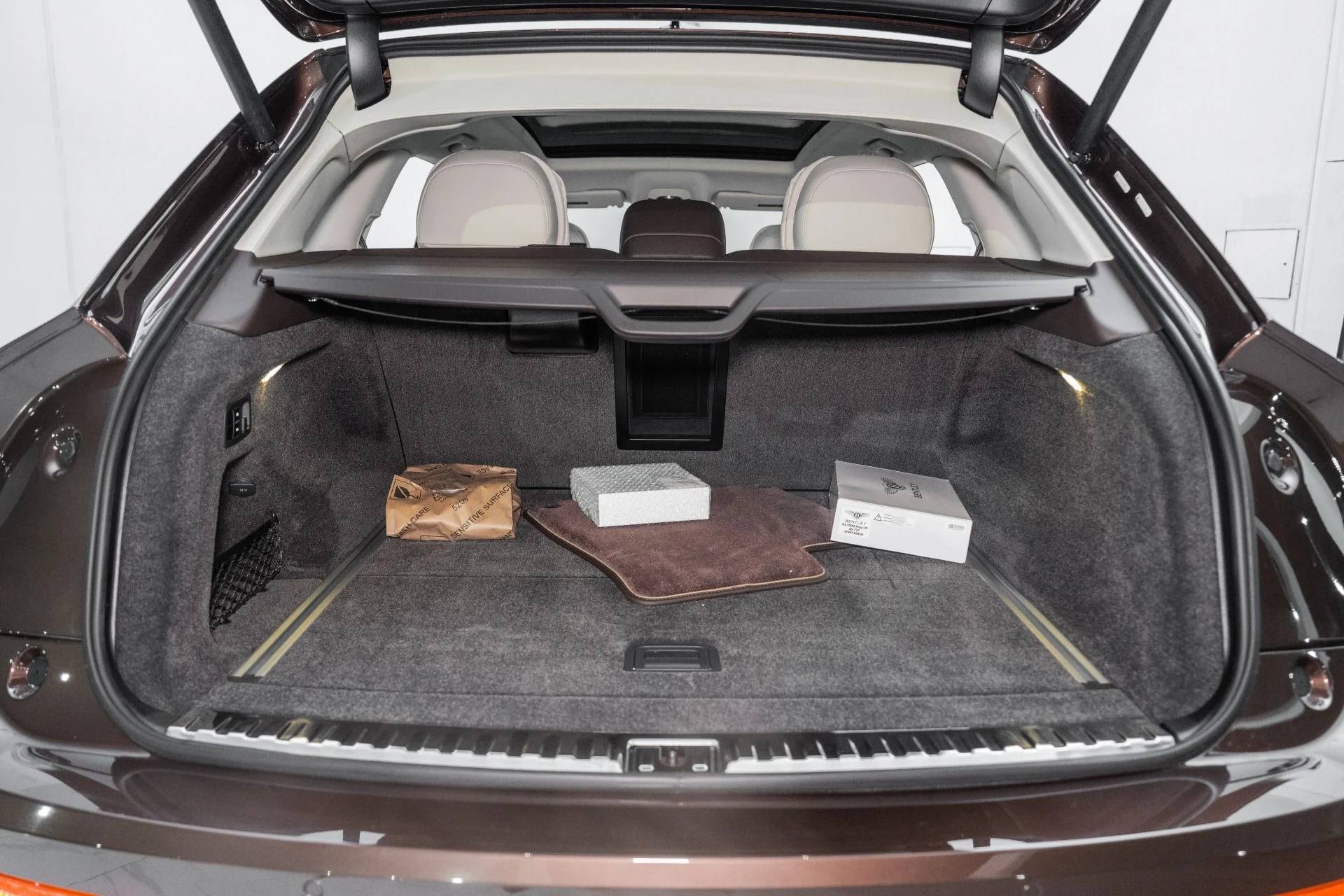 mph010_2901708624_Used_2025_Bentley_Bentayga_EWB_Mulliner_V8_1762964457_180210ed68