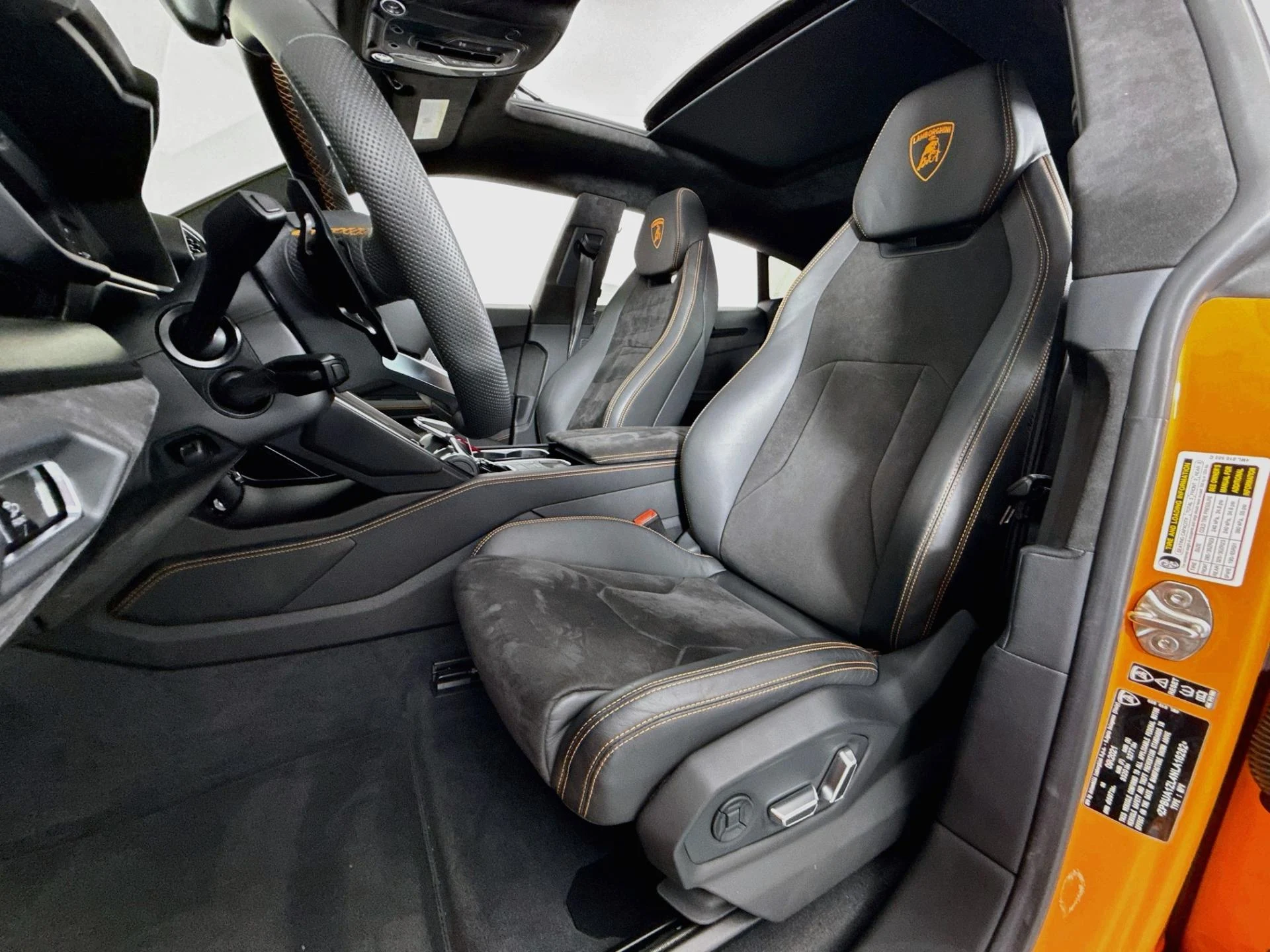 mph010_2906398410_Used_2022_Lamborghini_Urus_1790289758_9b8bb18c2e