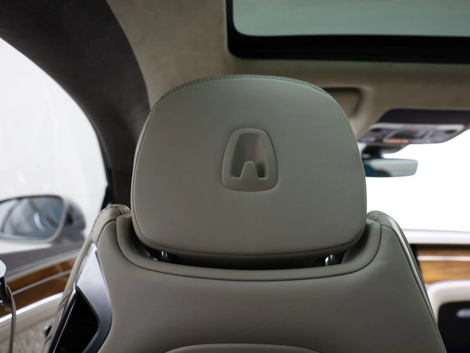 mph010_2906989445_4eelxrqv2nofuup42o9ng0am1eop_1ccf05742d