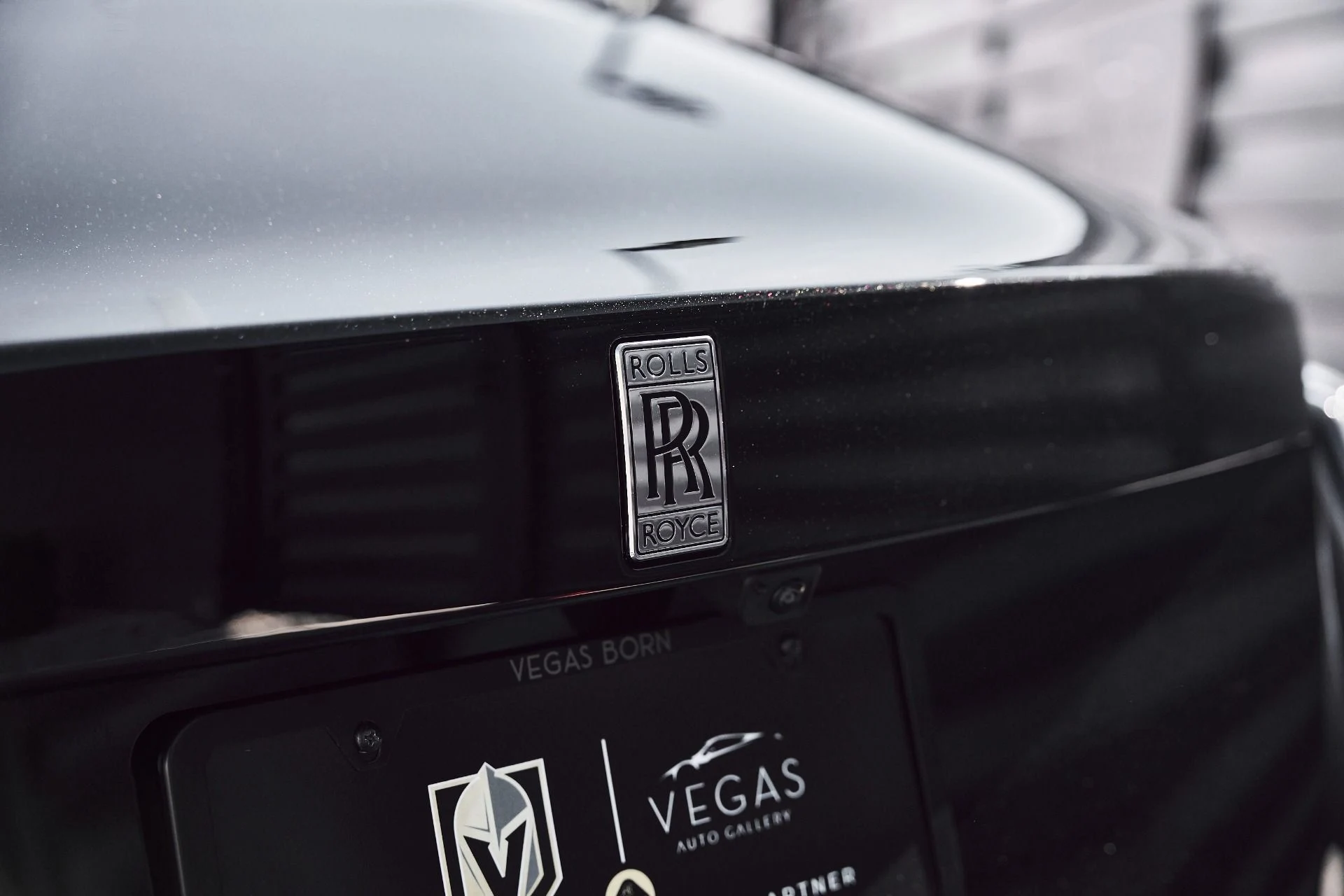mph010_2907923953_Used_2025_Rolls_Royce_Spectre_Base_1775246482_5af5122422