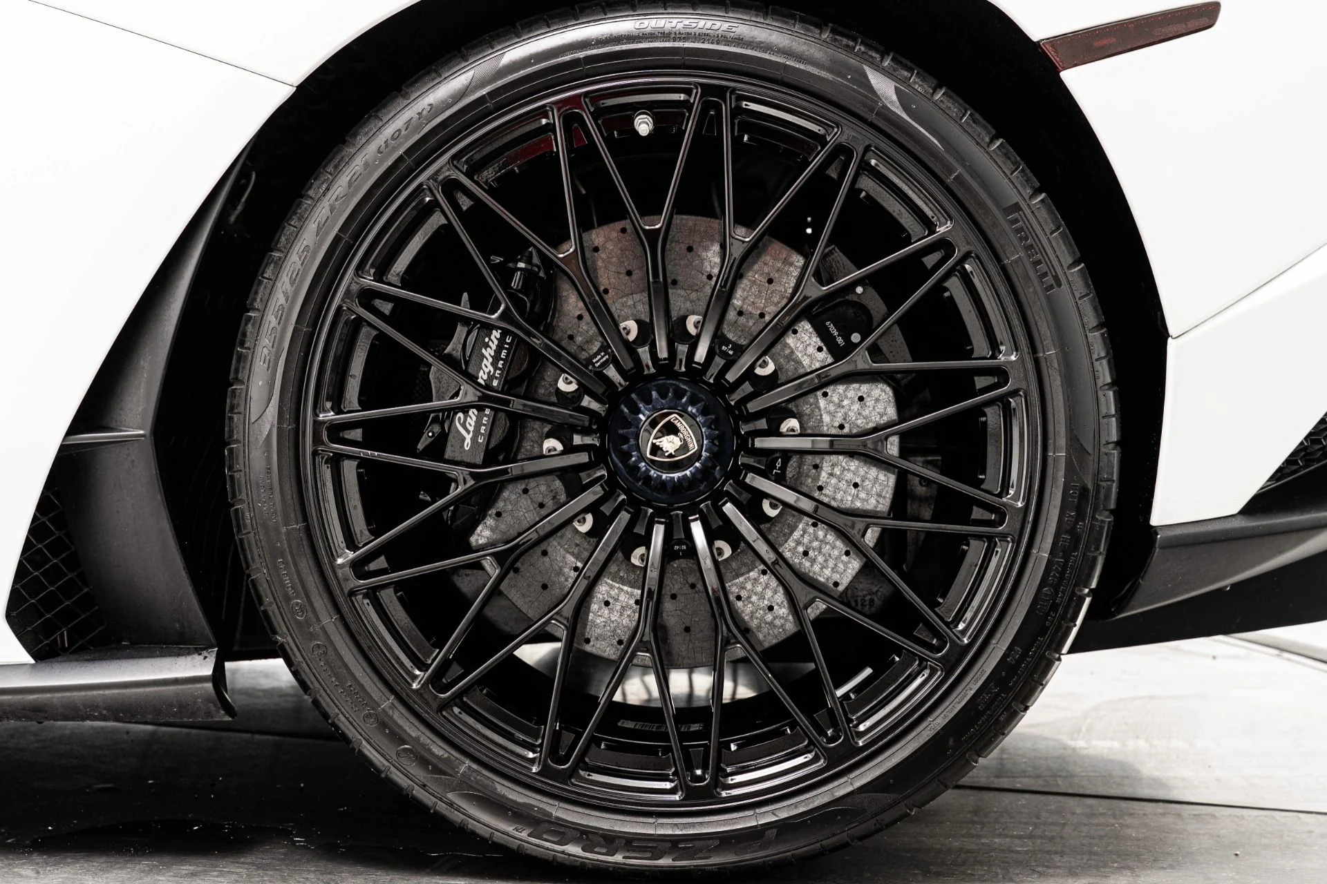 mph010_2916351639_Used_2019_Lamborghini_Aventador_LP_740_4_S_Roadster_1758210075_24bdb50454