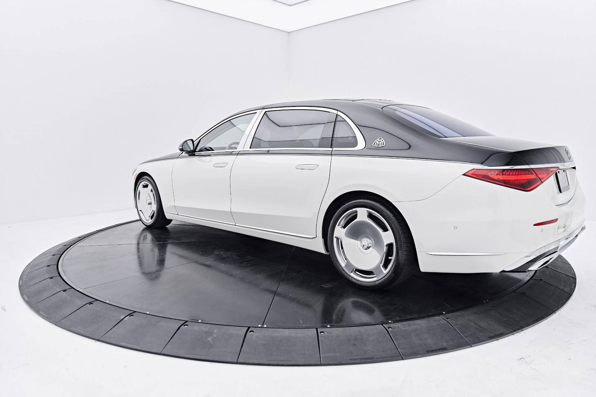 mph010_2922115442_Used_2023_Mercedes_Benz_S_Class_Maybach_S_680_1790207129_03ba536e36