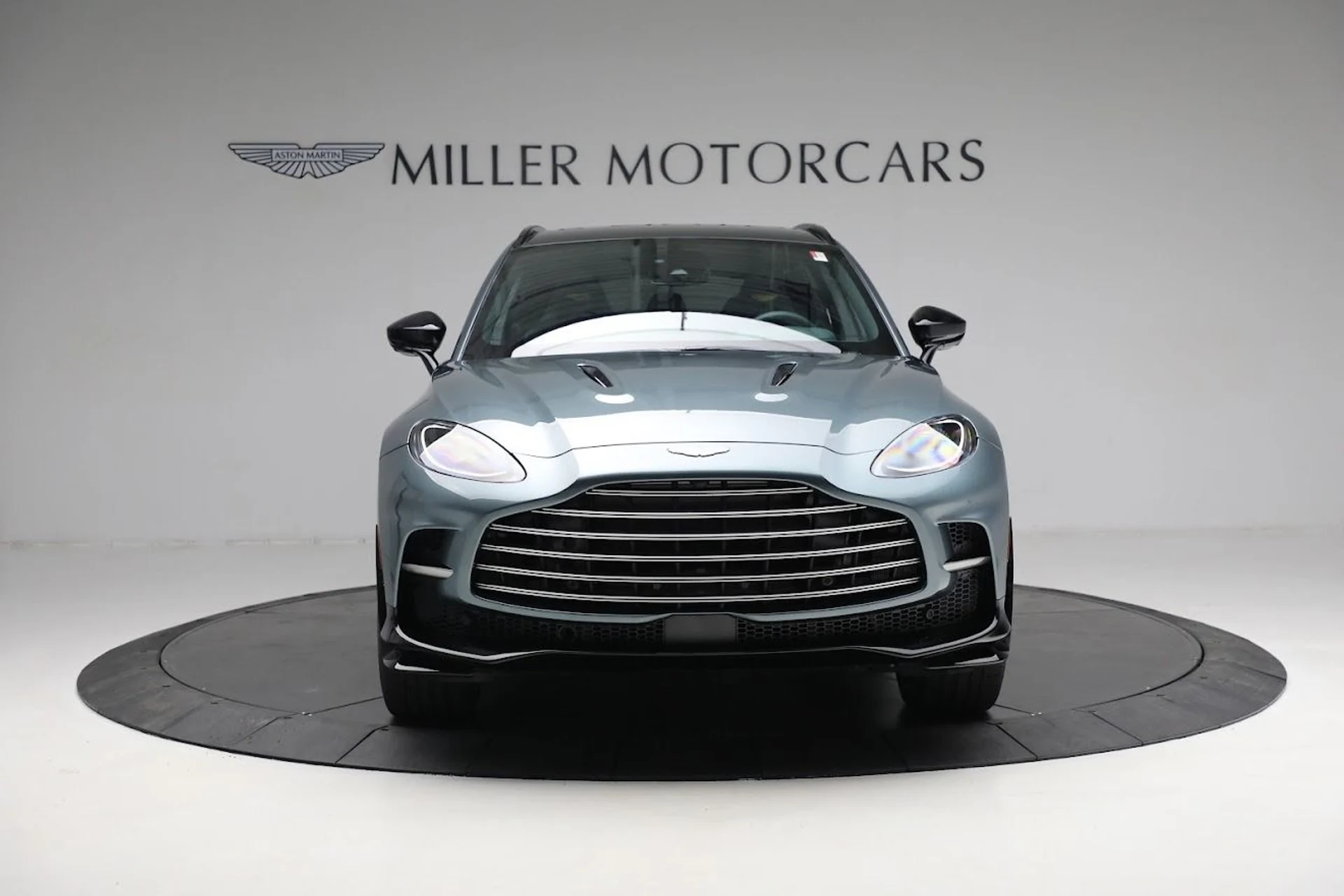 mph010_2926386802_Used_2023_Aston_Martin_DBX_707_53bccebb30