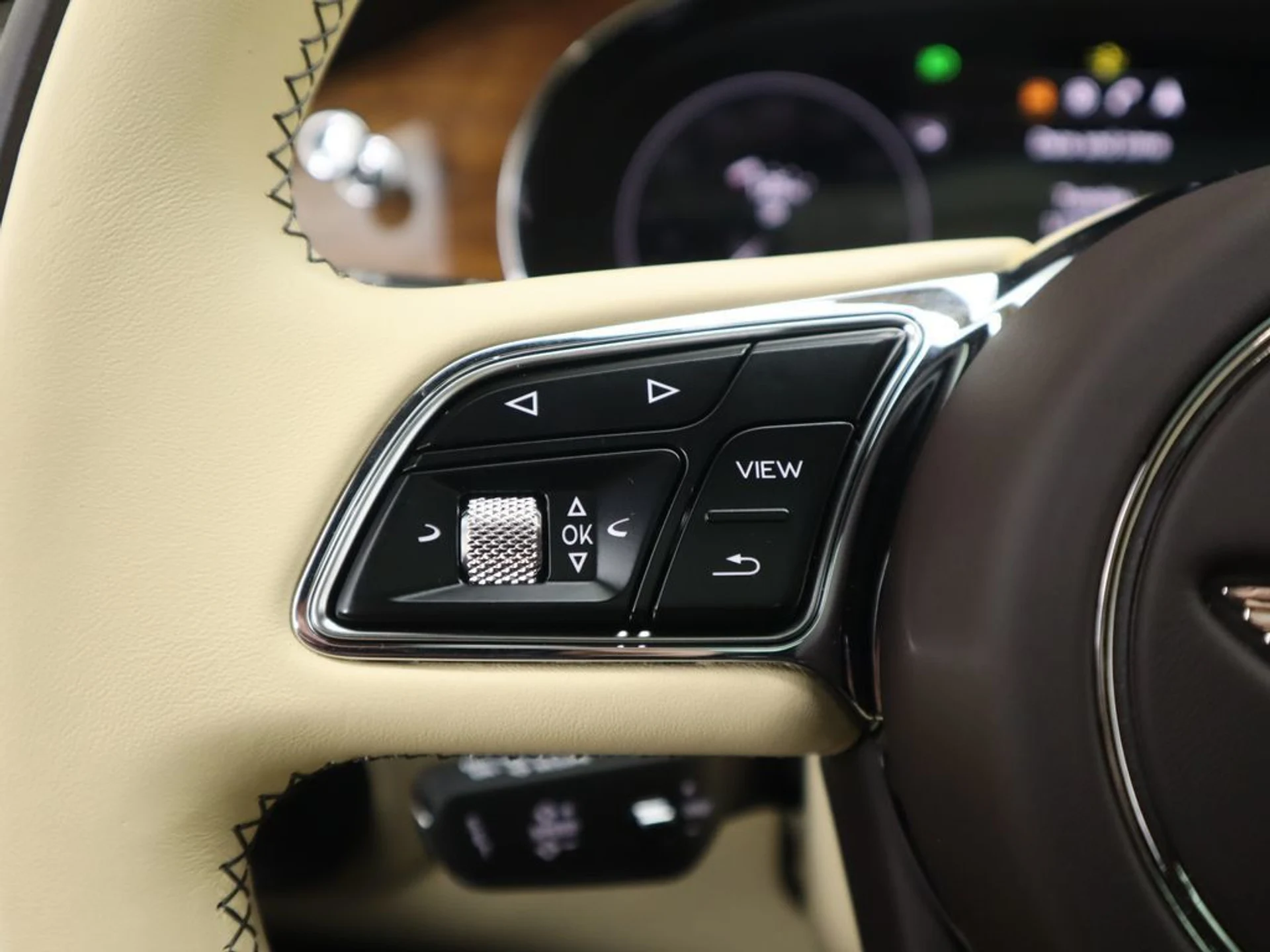 mph010_2928323036_used_2023_bentley_bentayga_v8awd_8119_22972993_11_1024_cd583937a4