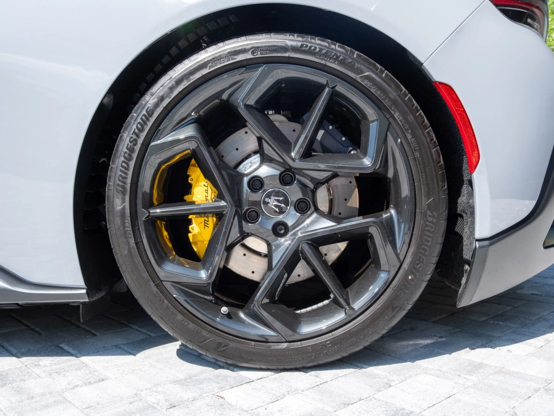 mph010_2928965158_Used_2023_Maserati_MC_20_1774904479_d0d62ef7e6