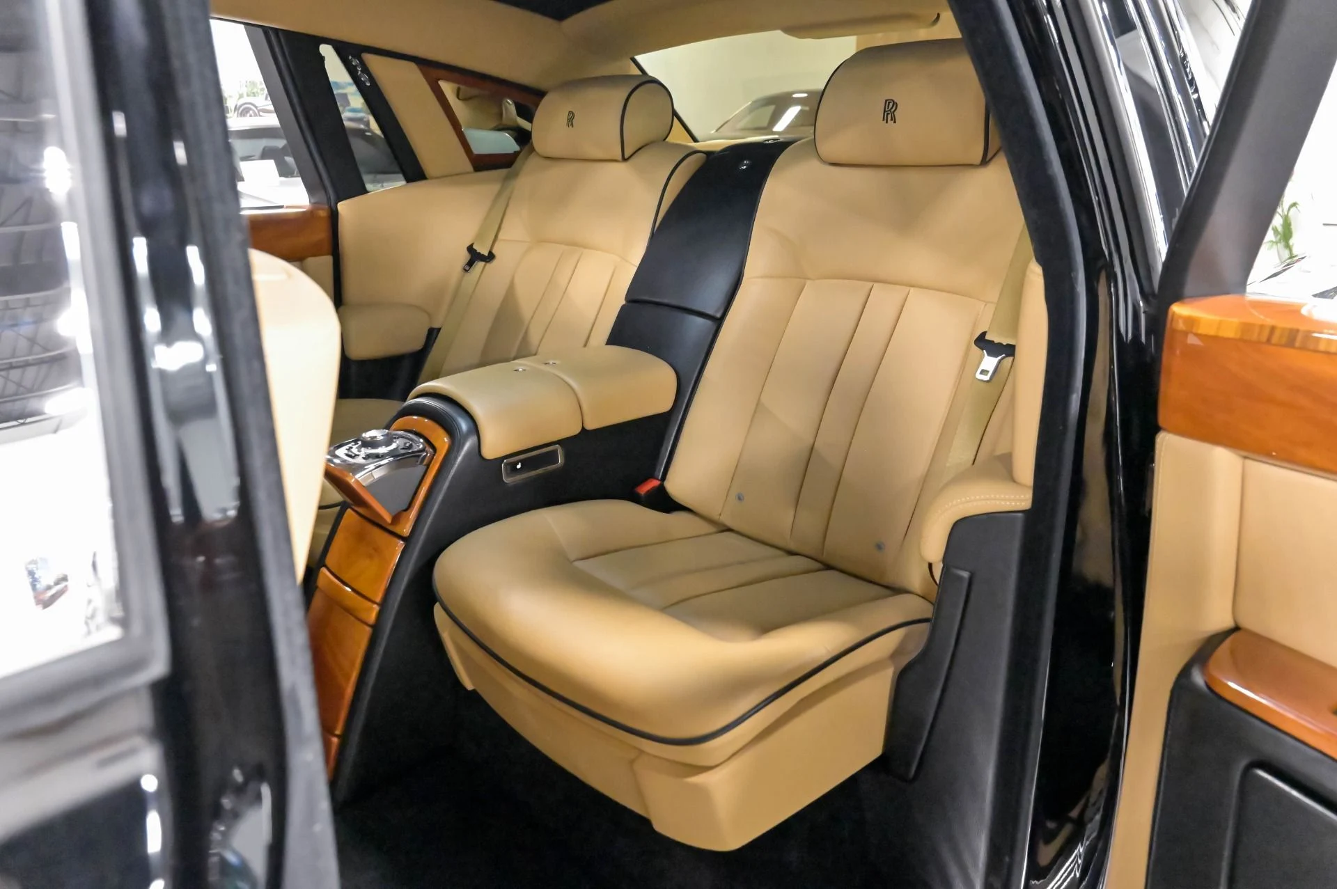 mph010_2937308852_Used_2013_Rolls_Royce_Phantom_Base_1780949788_a5cab1bfca