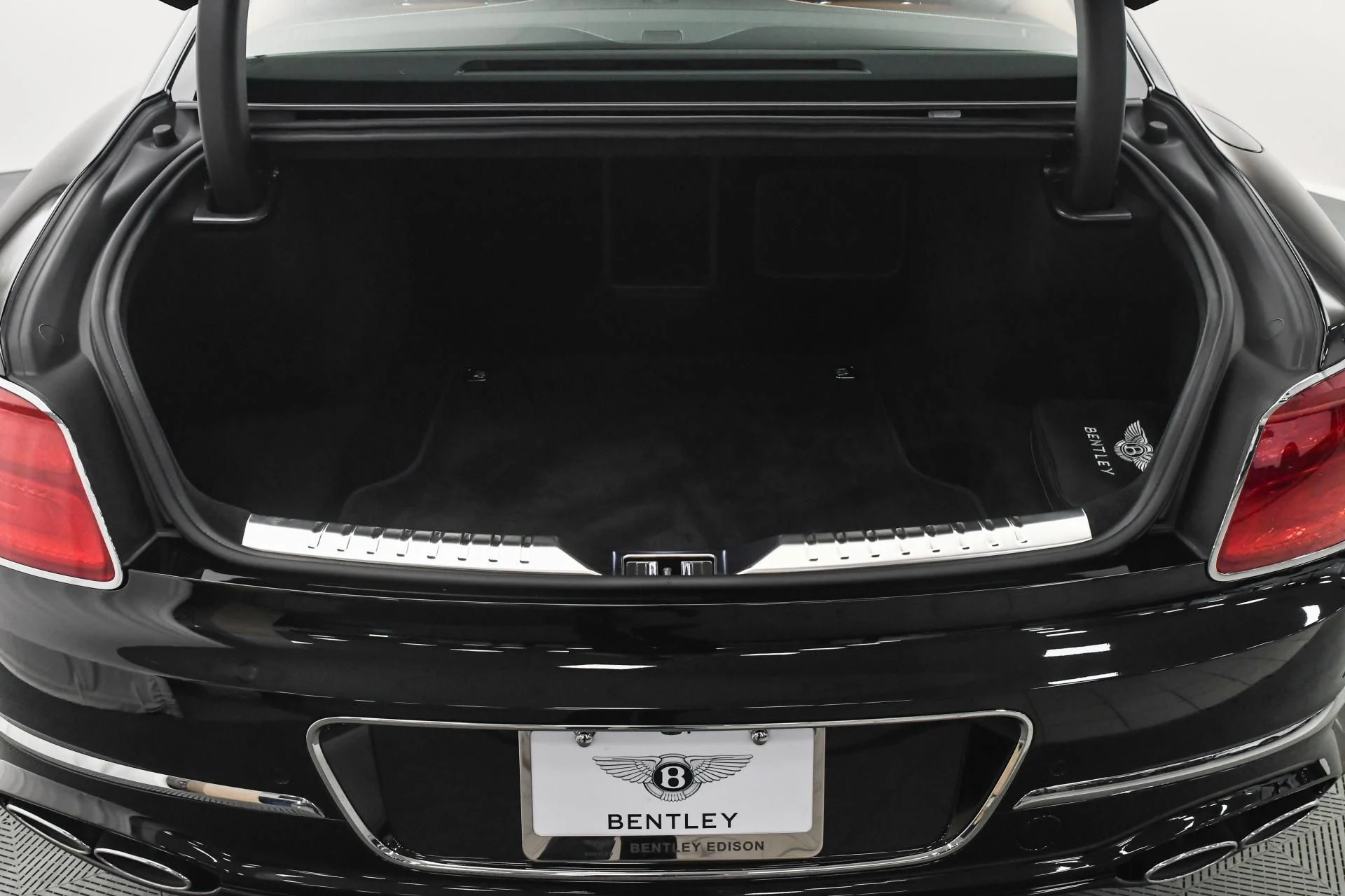 mph010_2938141581_Used_2023_Bentley_Flying_Spur_Azure_1755332861_d6be1f41d3