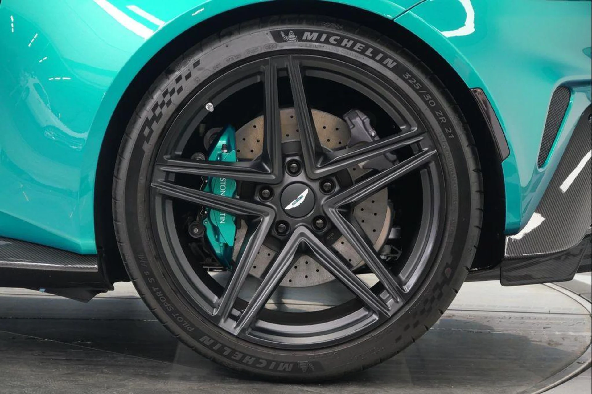 mph010_2941980476_vib63h_T0t_ZF_3_XL_F_Ghwit_Yeucf_M_cc09852e98