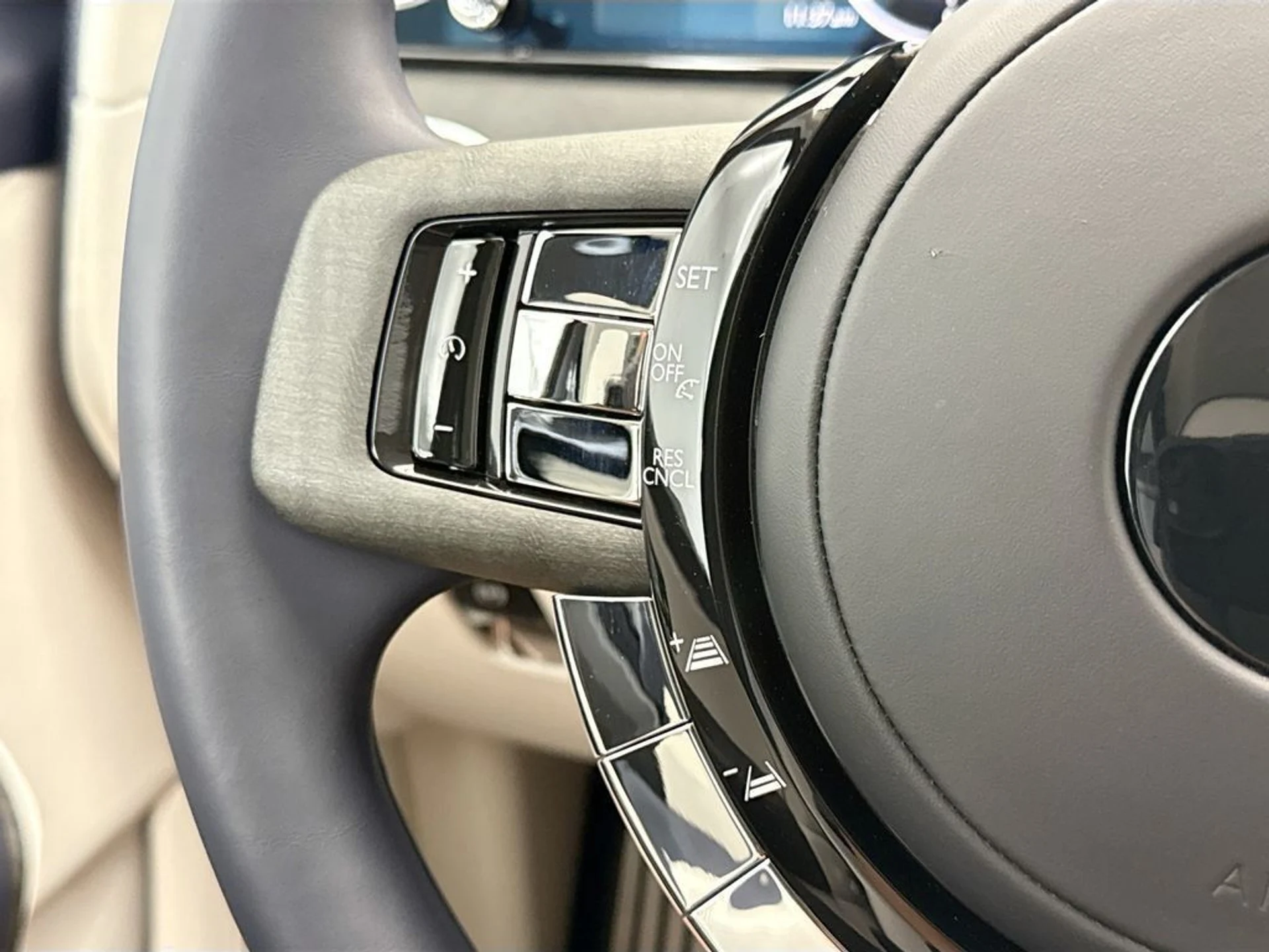 mph010_2949549283_used_2026_rolls_royce_cullinan_sportutility_8119_23009484_11_1024_e20356d3f1