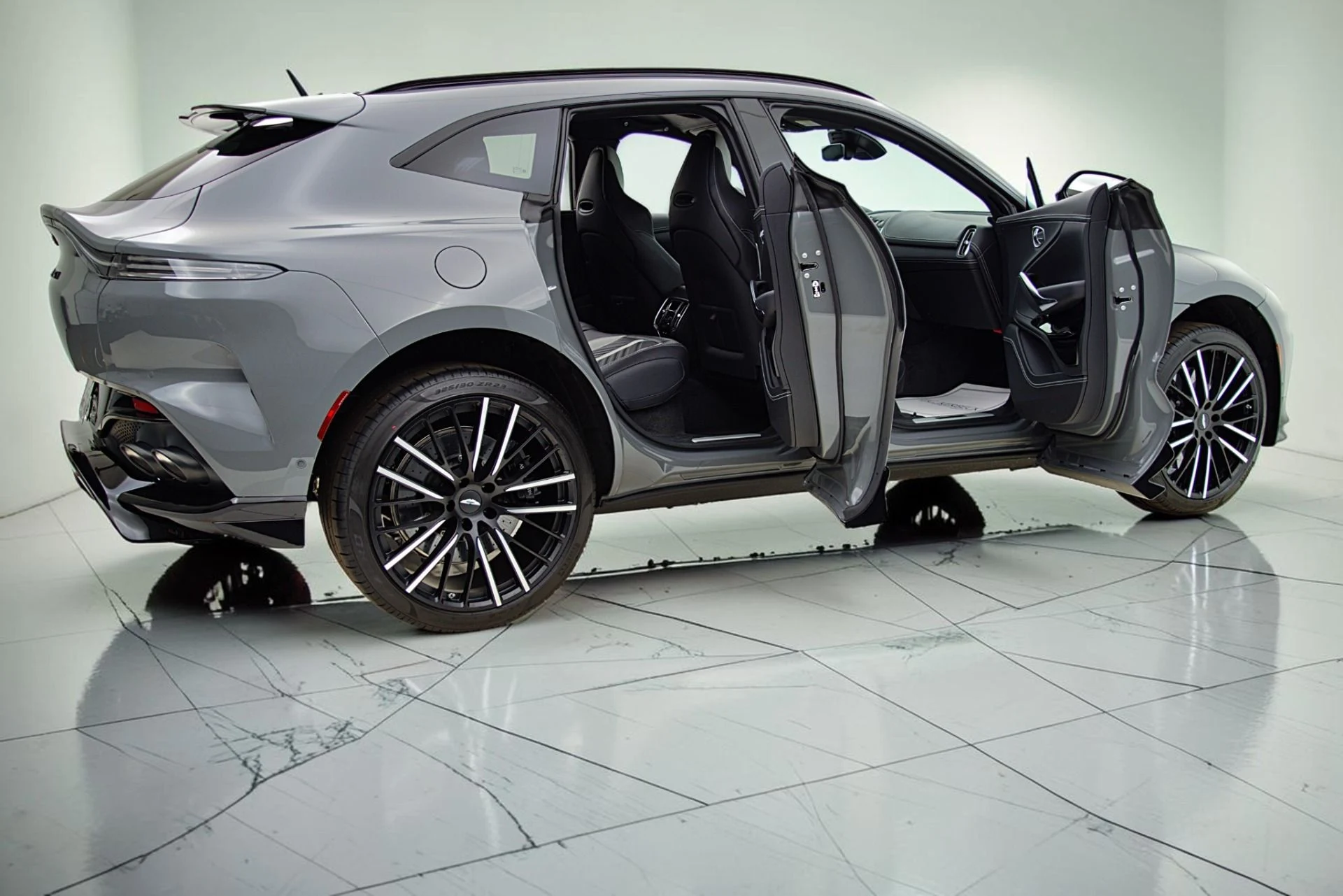 mph010_2957004481_Used_2023_Aston_Martin_DBX_707_4a5f66fcdb