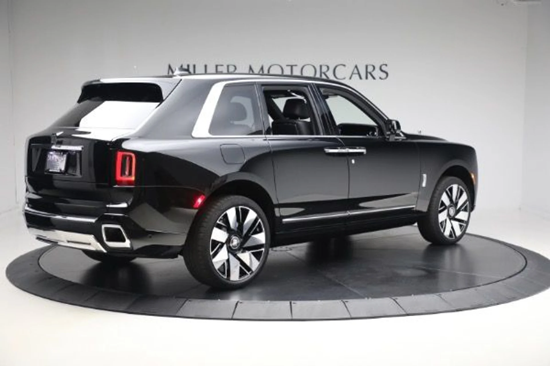 mph010_2961845202_New_2026_Rolls_Royce_Cullinan_cd72bb95e2