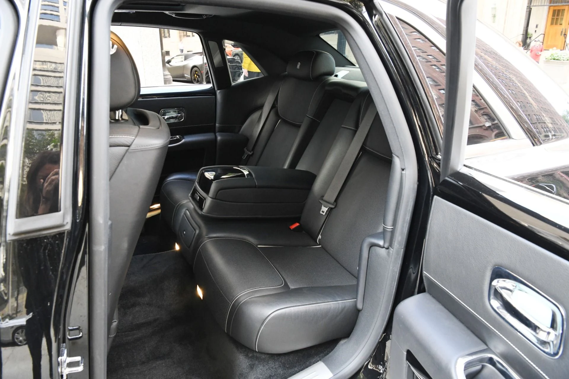 mph010_2962756710_11957_p12_l_b05de4daec