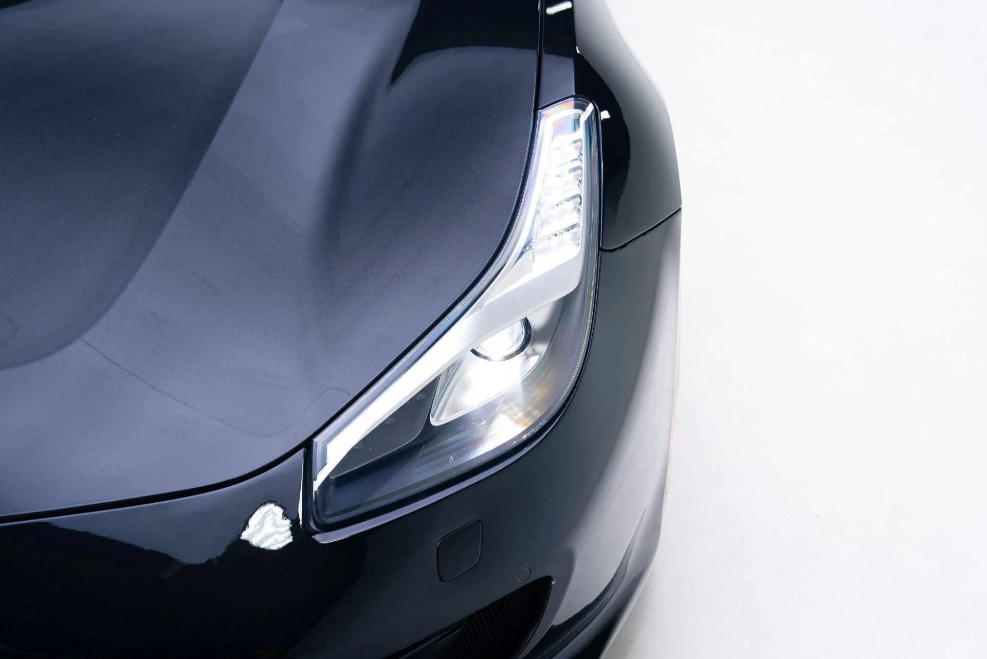 mph010_2965662124_Used_2018_Ferrari_GTC_4_Lusso_1768413919_4c9f0e3356