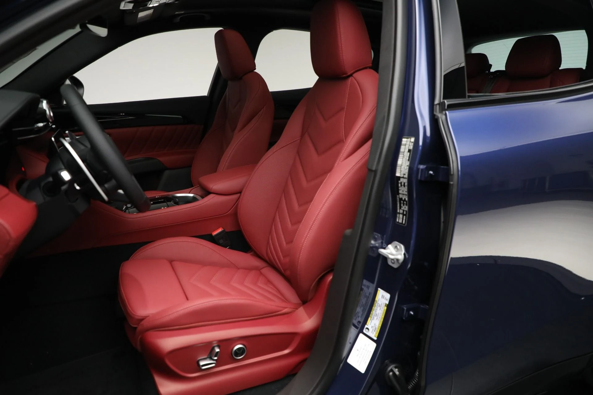 mph010_2966995130_New_2025_Maserati_Grecale_Modena_078dcd359a