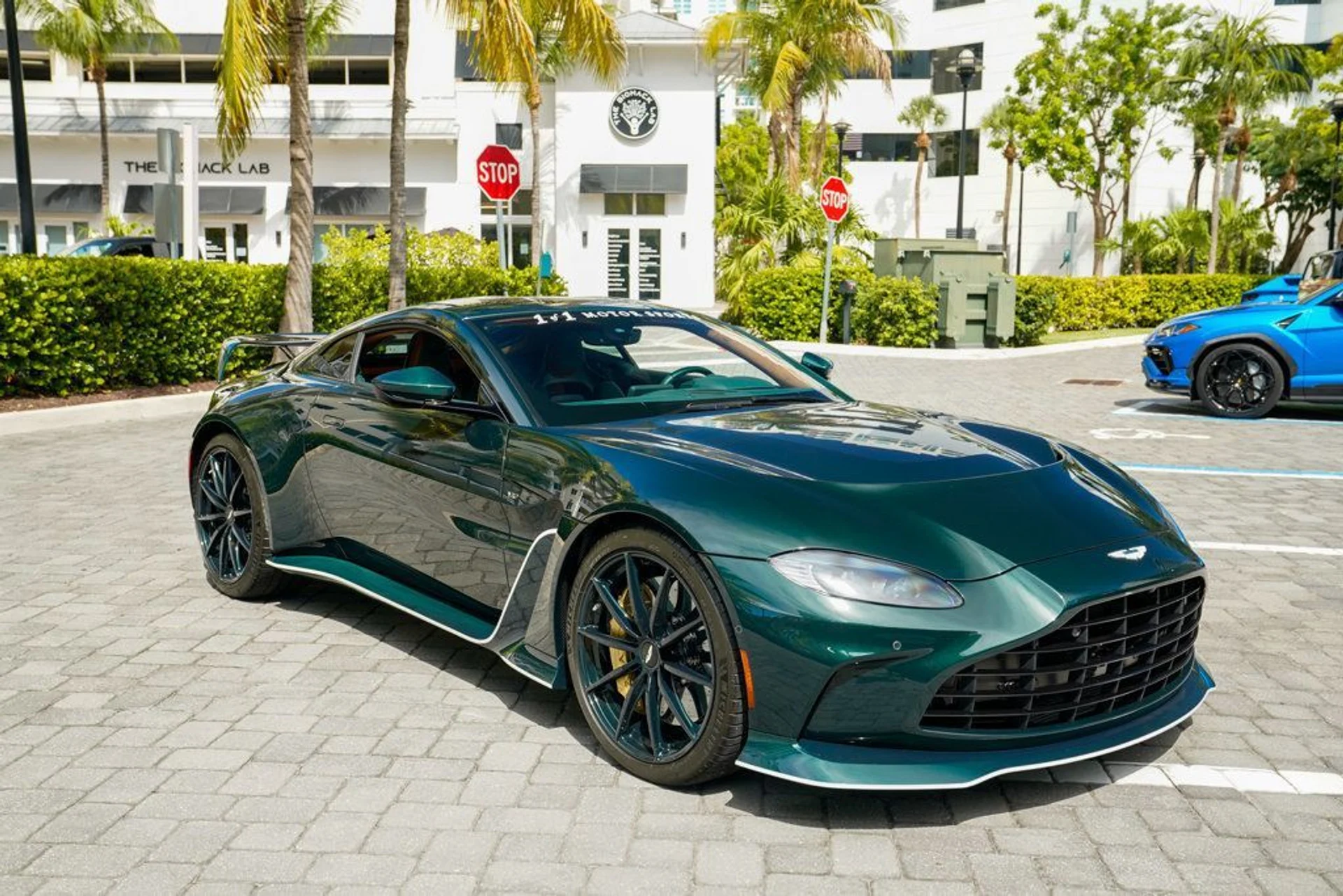 mph010_2975549688_used_2023_aston_martin_vantage_v12coupe_14354_22896697_11_1024_6467af35fb