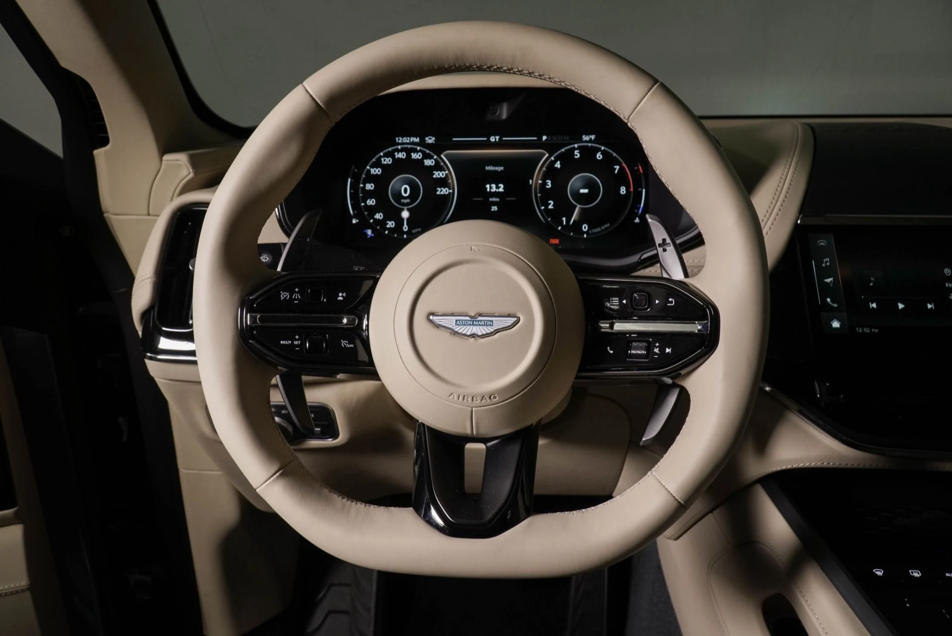 mph010_298037916_New_2026_Aston_Martin_DBX_707_1765563110_f4df32ebfb
