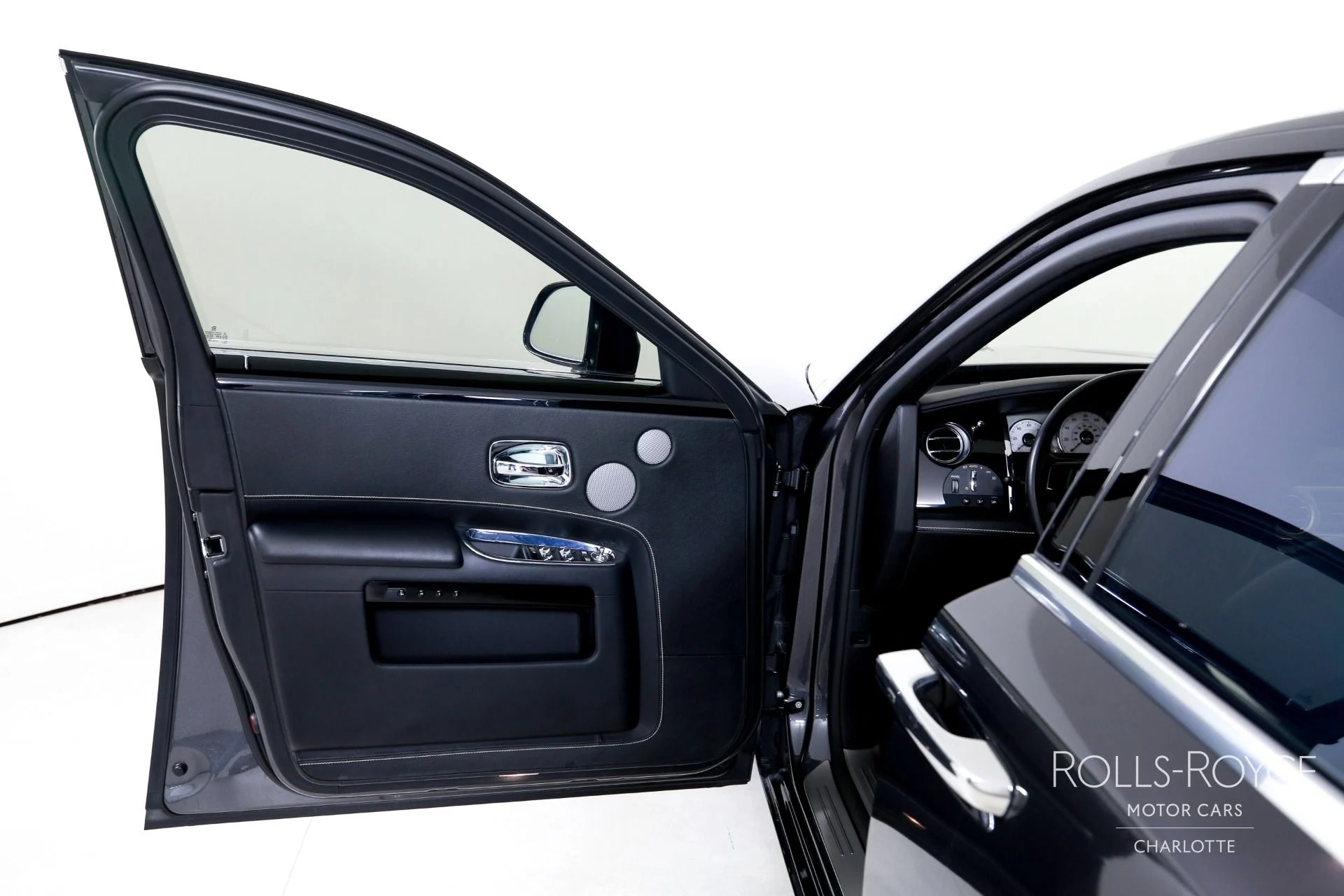 mph010_2990407675_Used_2015_Rolls_Royce_Ghost_1769450770_de5d03337b