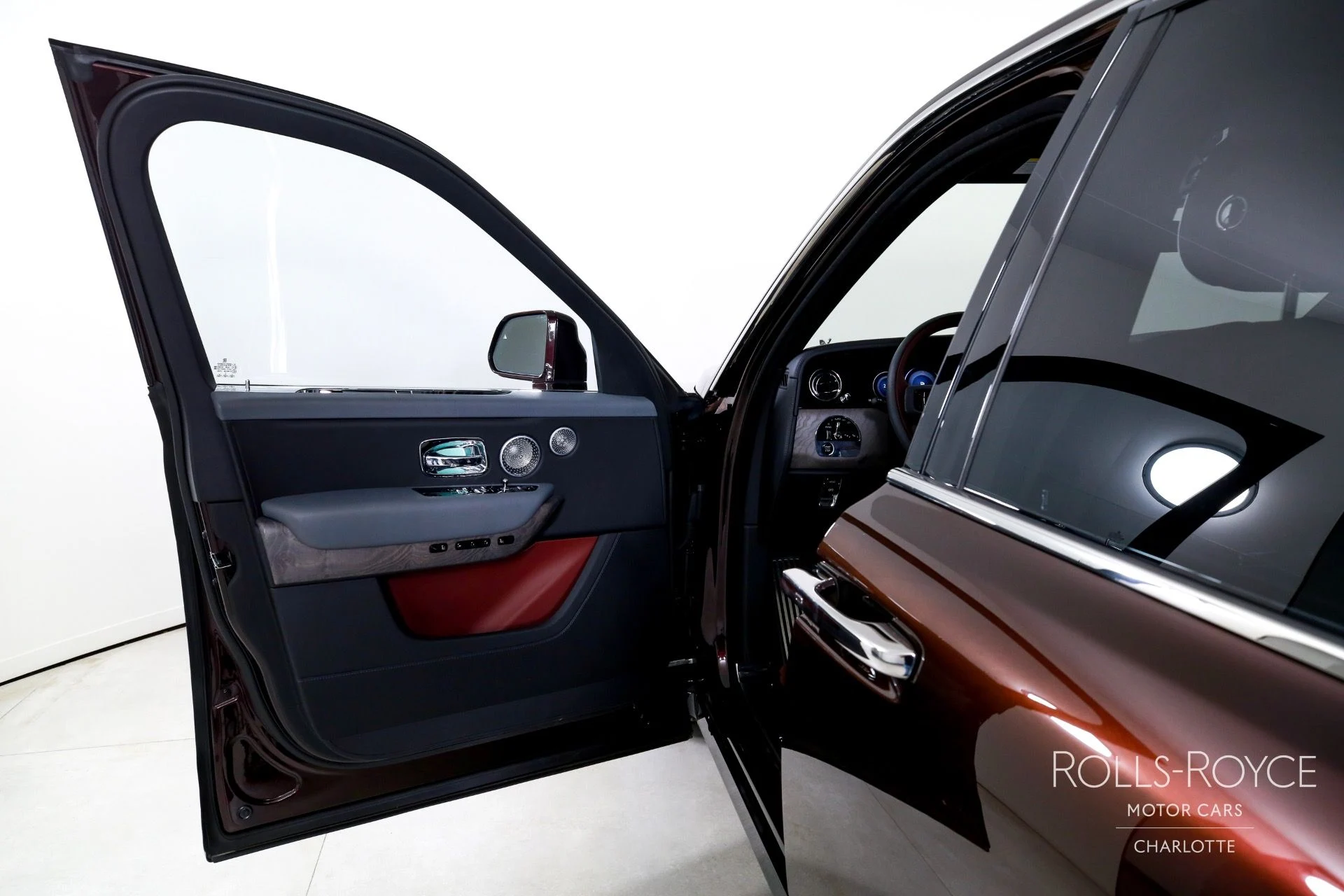 mph010_29923503_Used_2025_Rolls_Royce_Cullinan_1757716745_eb8113eb8e