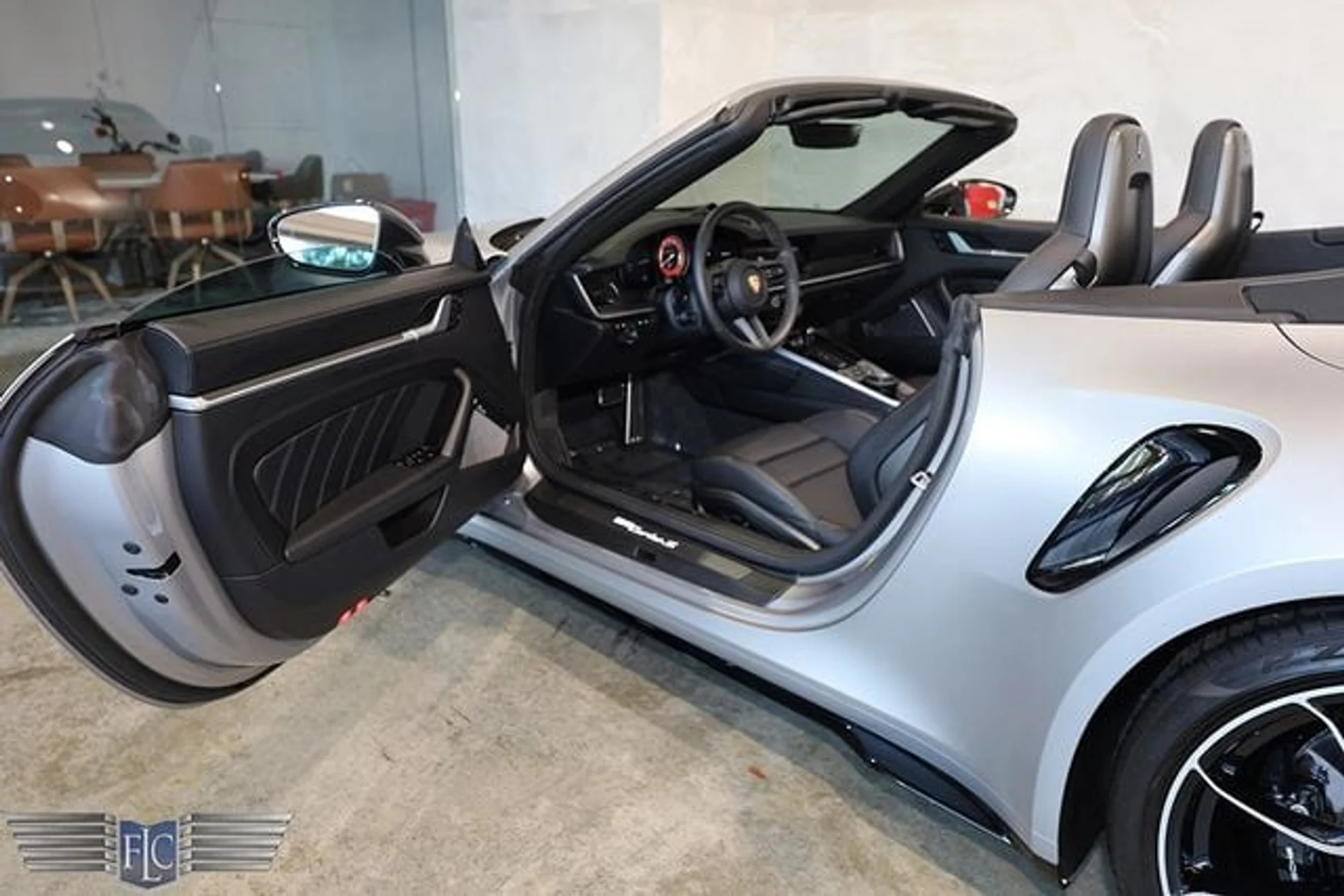 mph010_2992694397_used_2025_porsche_911_turboscabriolet_9689_23063481_15_640_4b1c69a92b