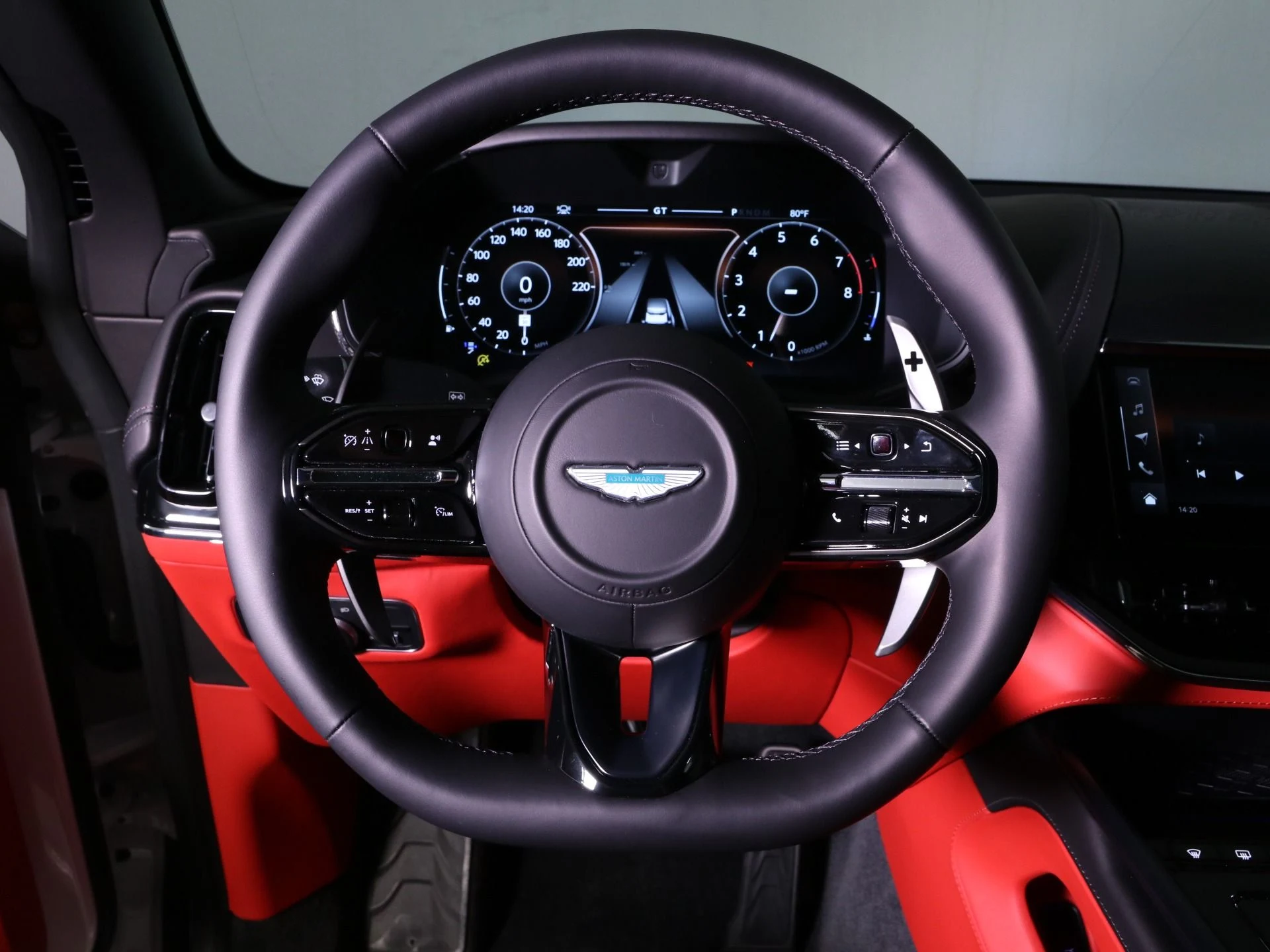 mph010_2998711015_New_2025_Aston_Martin_DBX_707_1758482627_dcb69f93c7