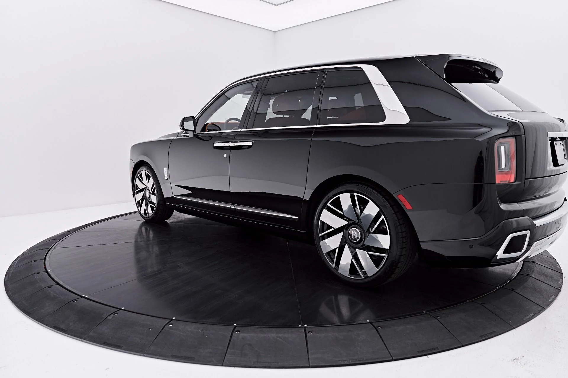 mph010_3003949501_Used_2026_Rolls_Royce_Cullinan_Base_1788023387_499124ffce