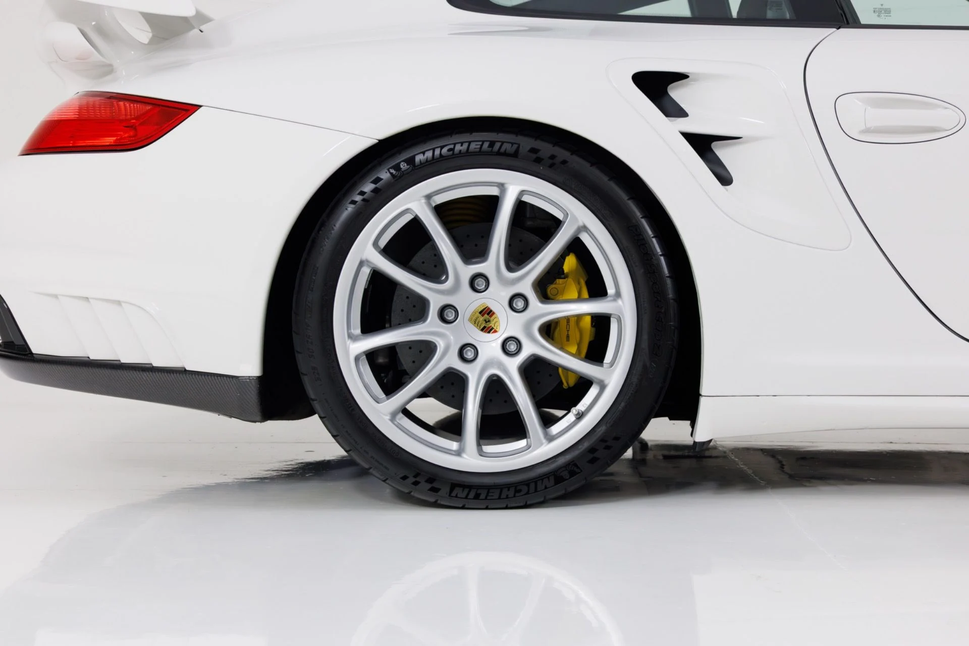 mph010_300474330_Used_2008_Porsche_911_GT_2_1773330750_87ccf91438