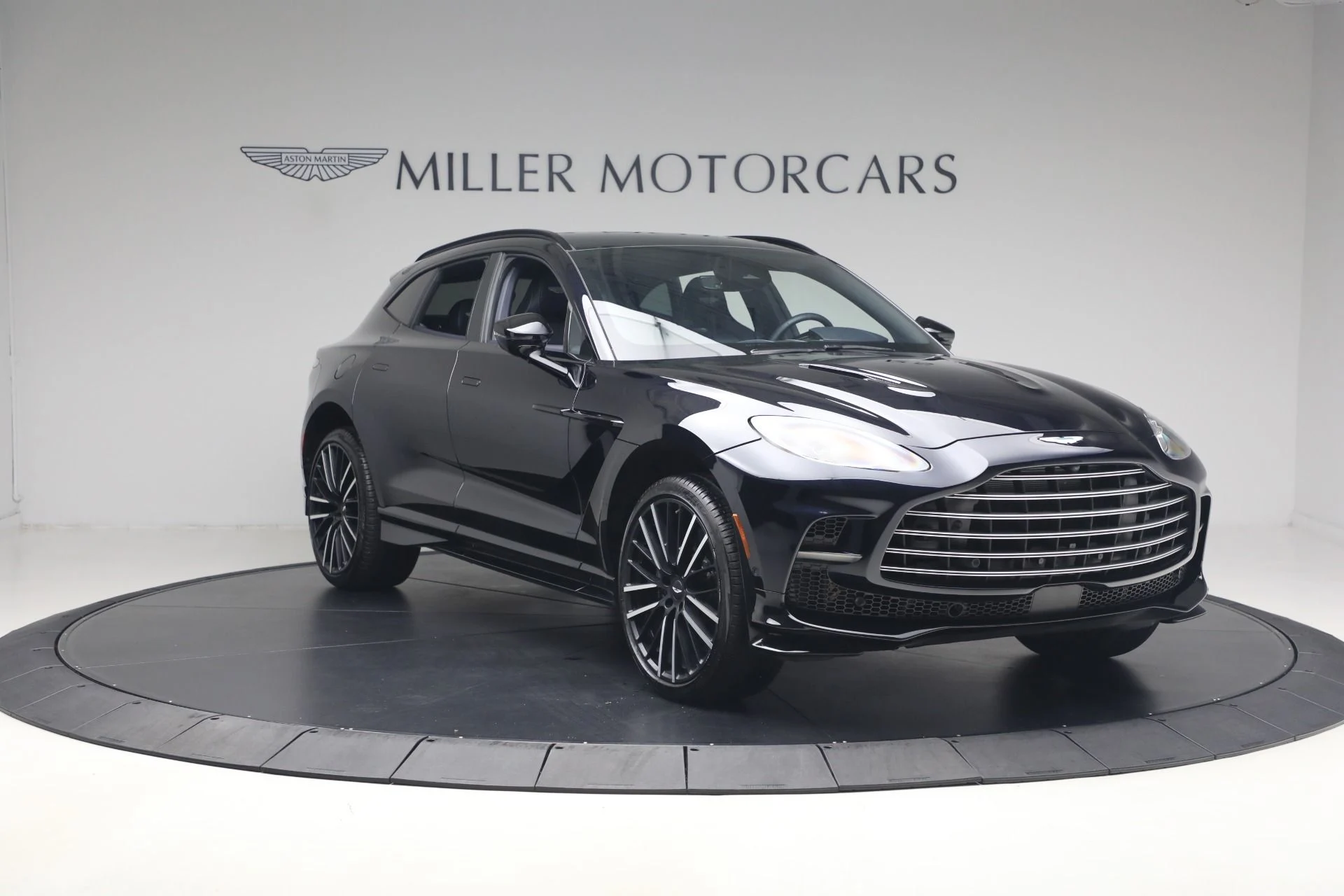 mph010_3009464345_Used_2025_Aston_Martin_DBX_707_1782252494_c75bfb230c
