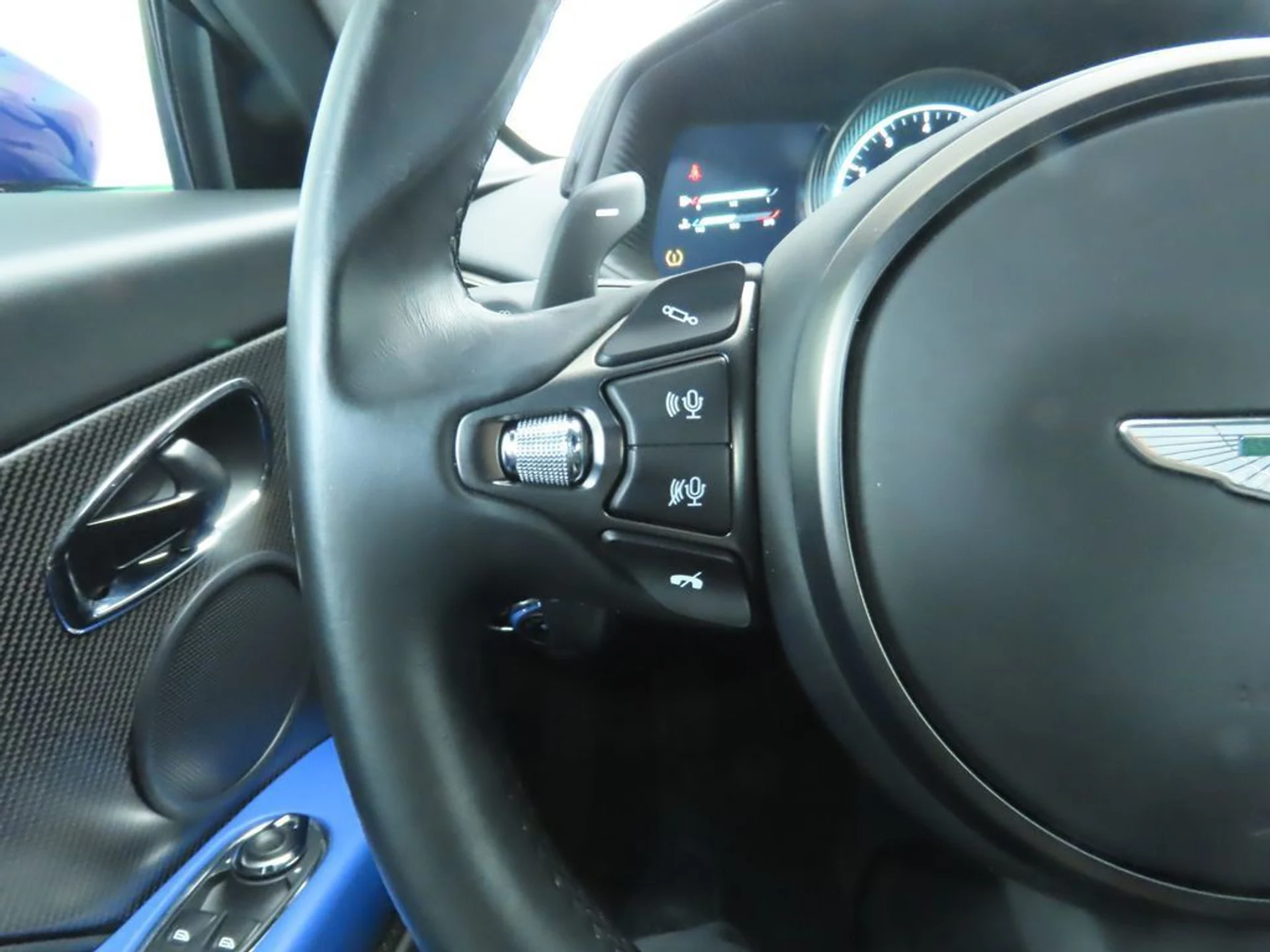 mph010_3014812322_used_2018_aston_martin_db11_v12coupe_8119_22975098_11_1024_6fbdc51a0c