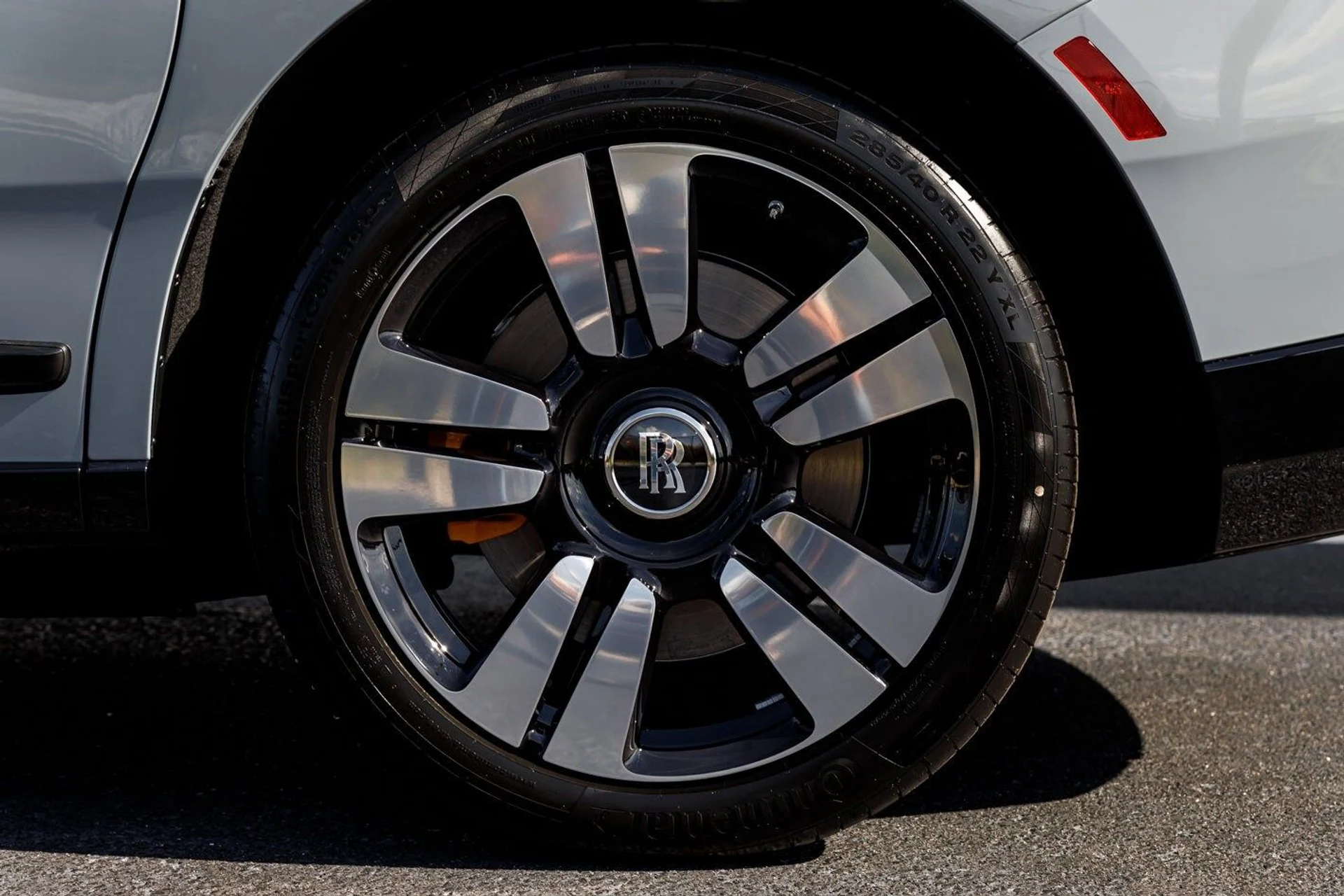 mph010_3018206594_b66a47f42fbd801f700b0120eaf9eaf4x_3a9f4b0528